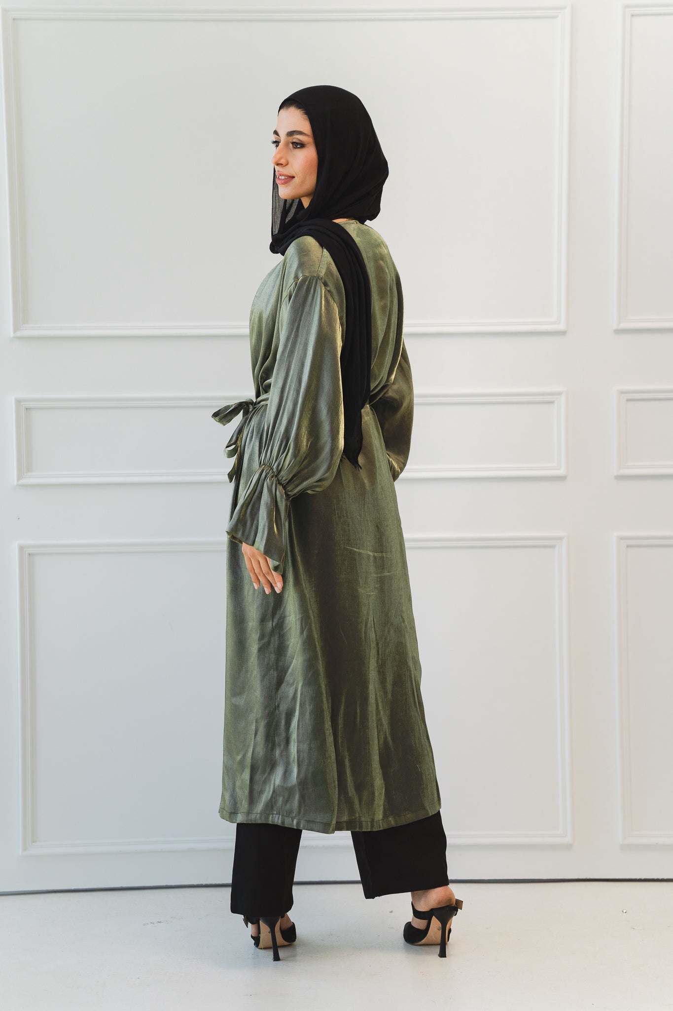 Layal shimmery kimono in Olive