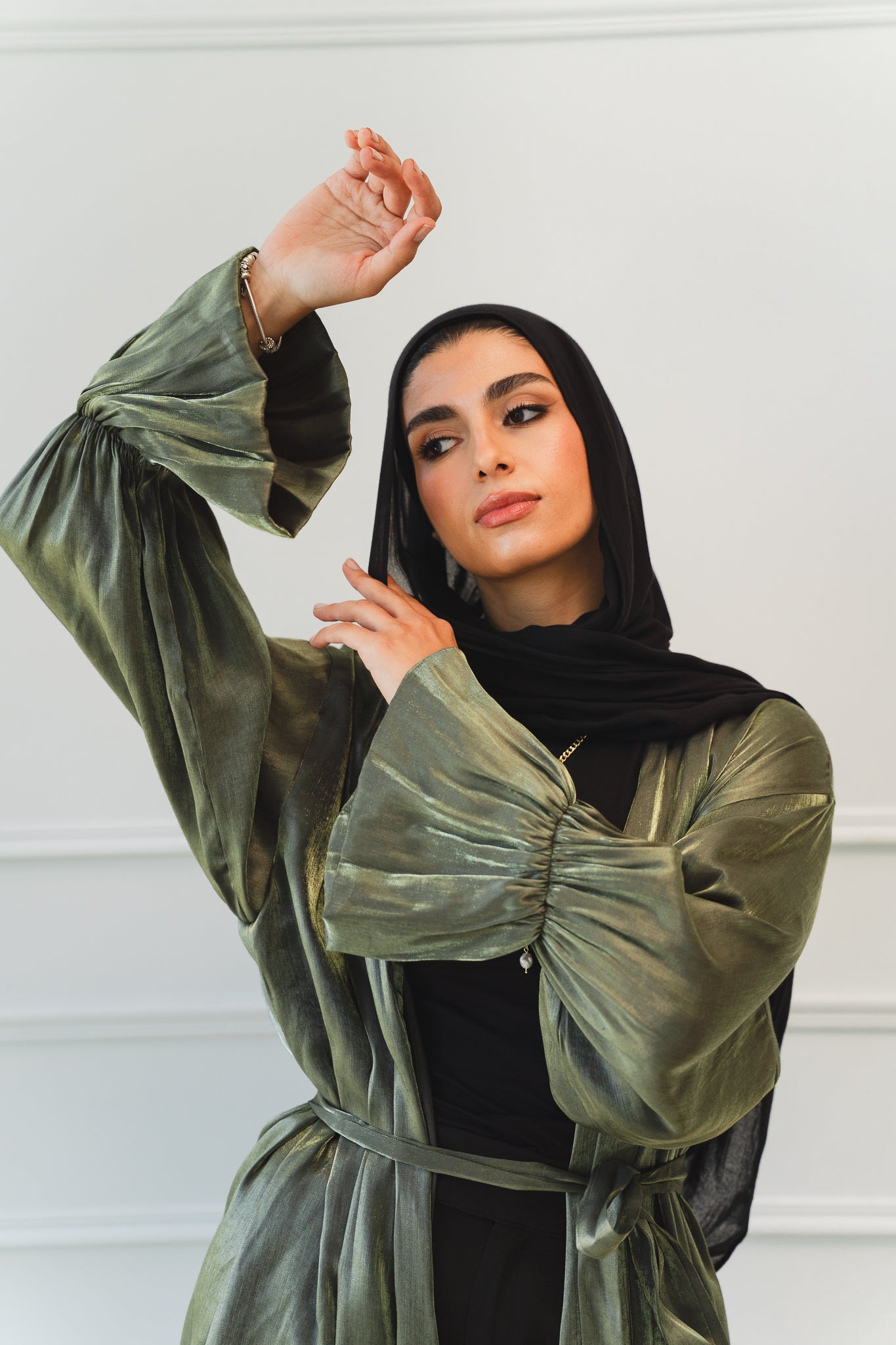 Layal shimmery kimono in Olive