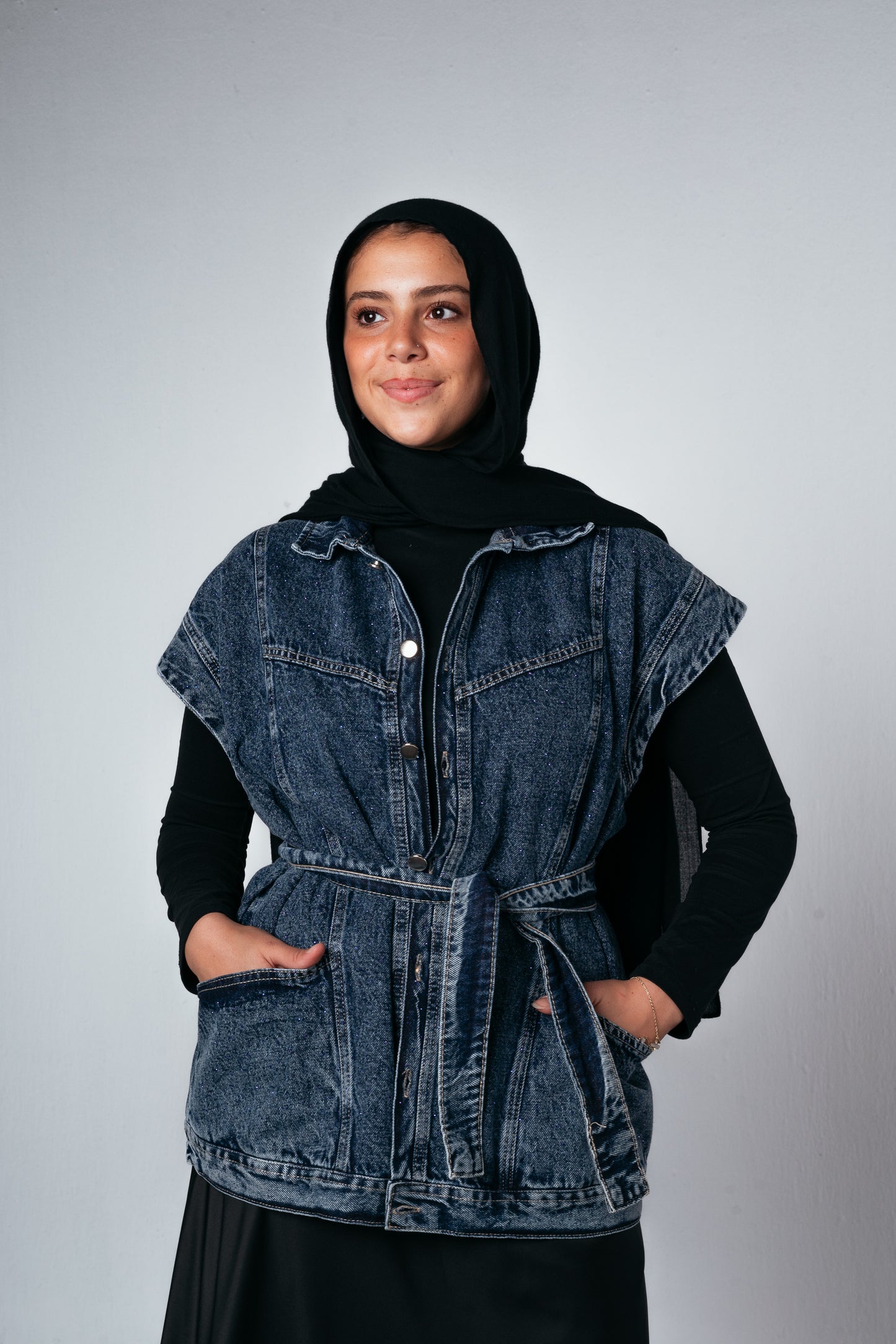 Studded Denim Vest in Dark blue