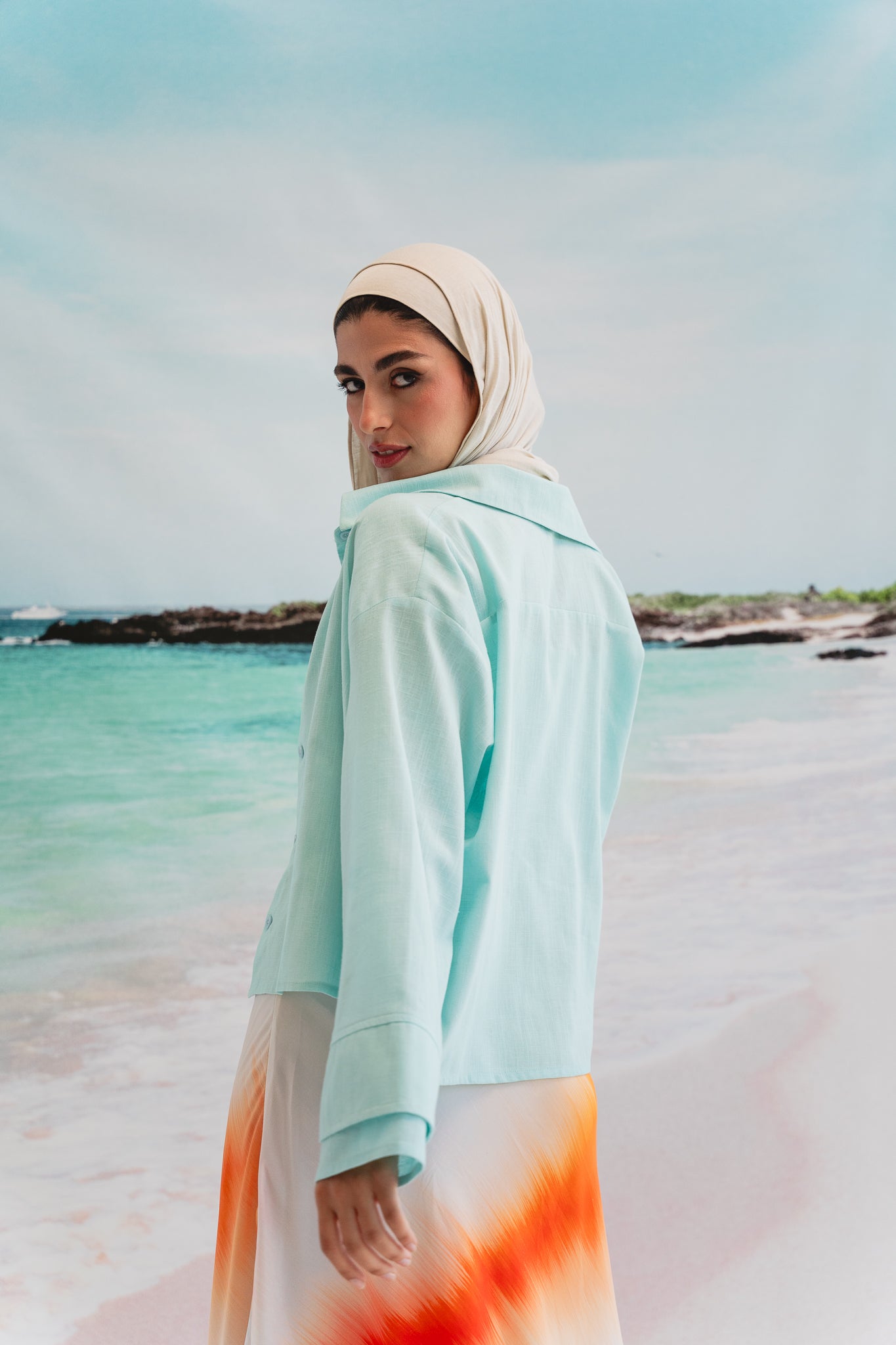 Pastel cloud cropped shirt in Aqua