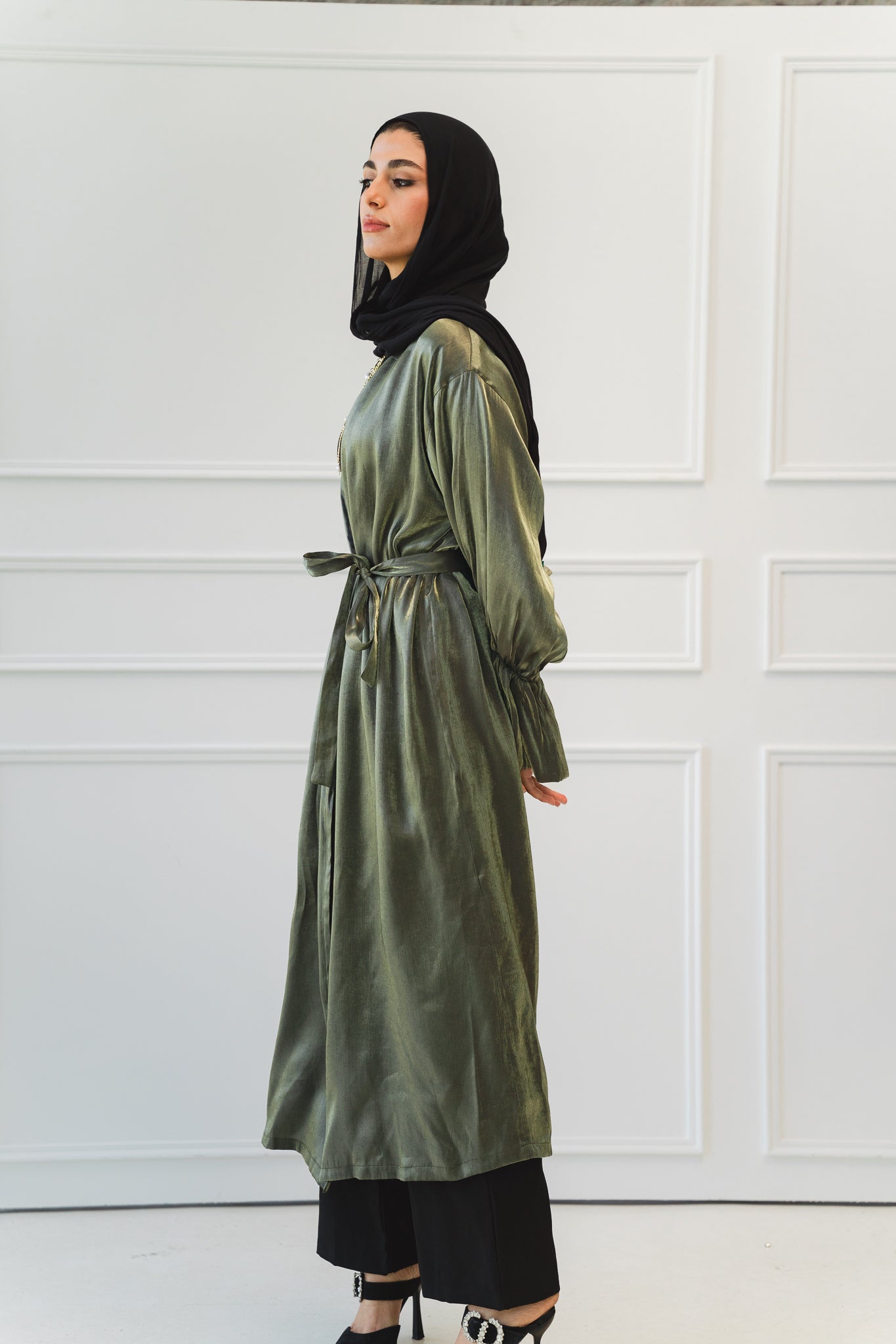 Layal shimmery kimono in Olive