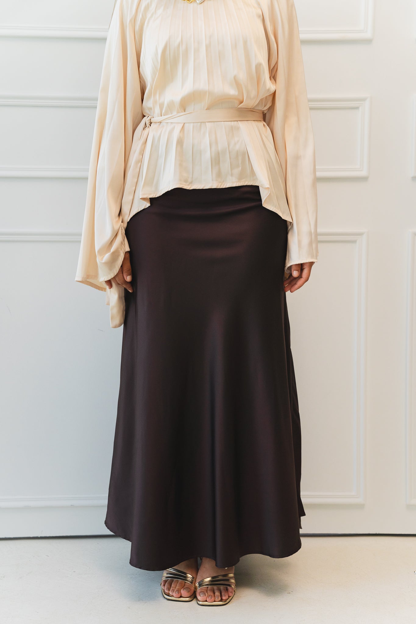 Satin skirt in brown