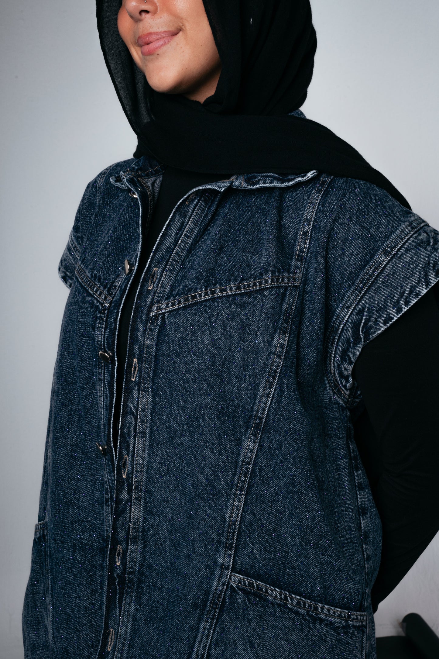 Studded Denim Vest in Dark blue