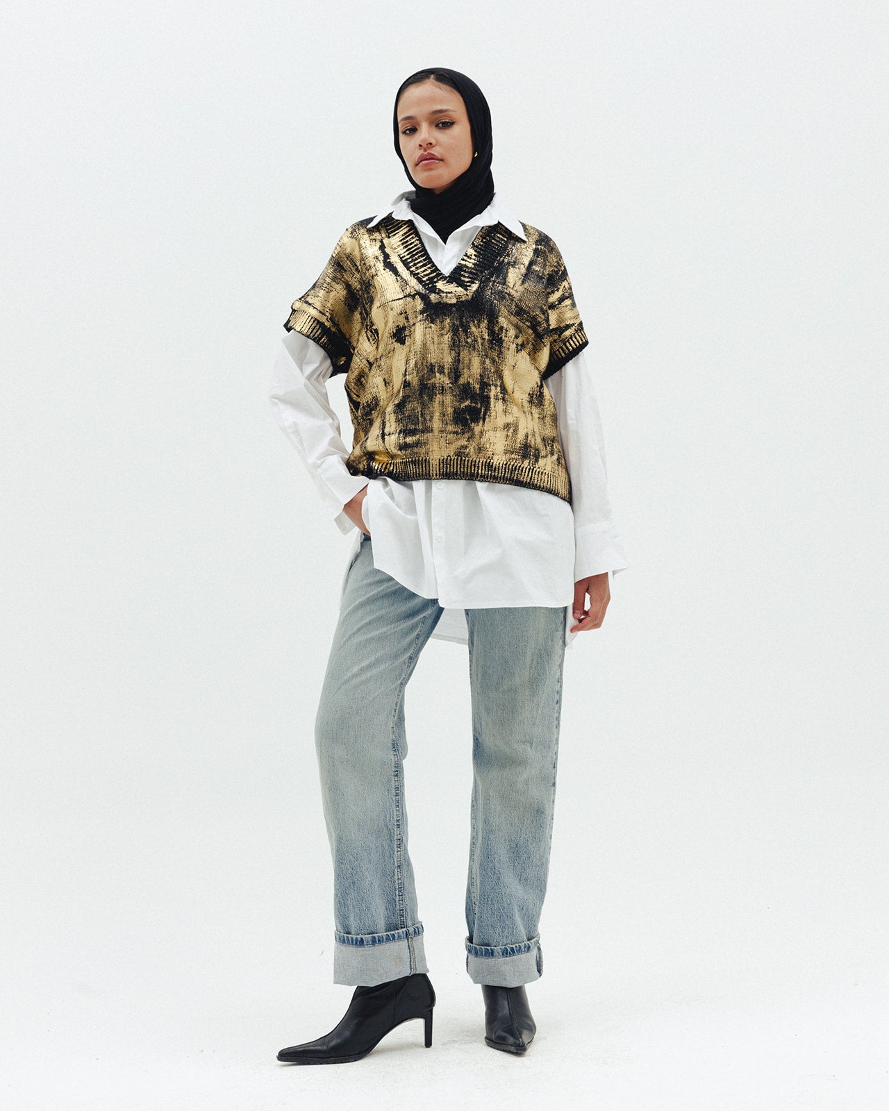 Gold Melted Knit vest in Black ( Limited edition )