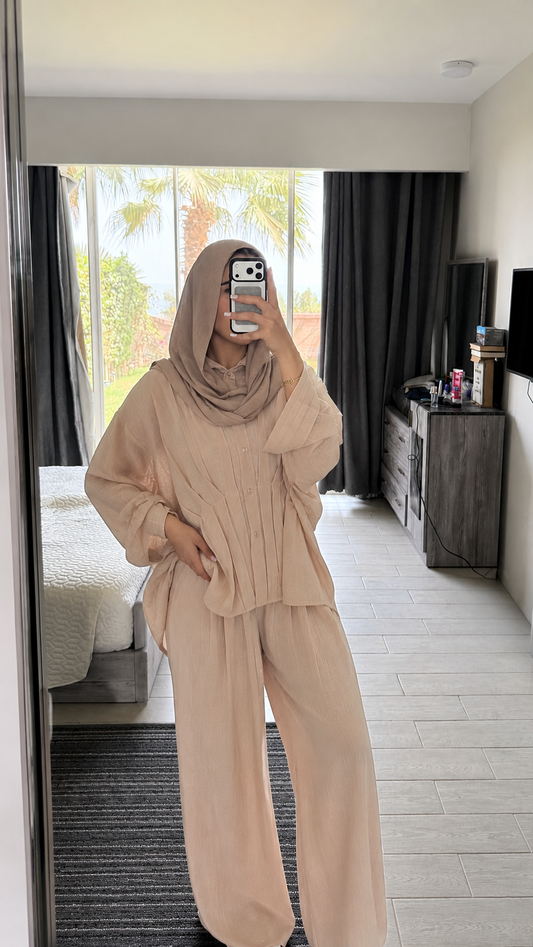 Airy Waves Linen Top in Beige