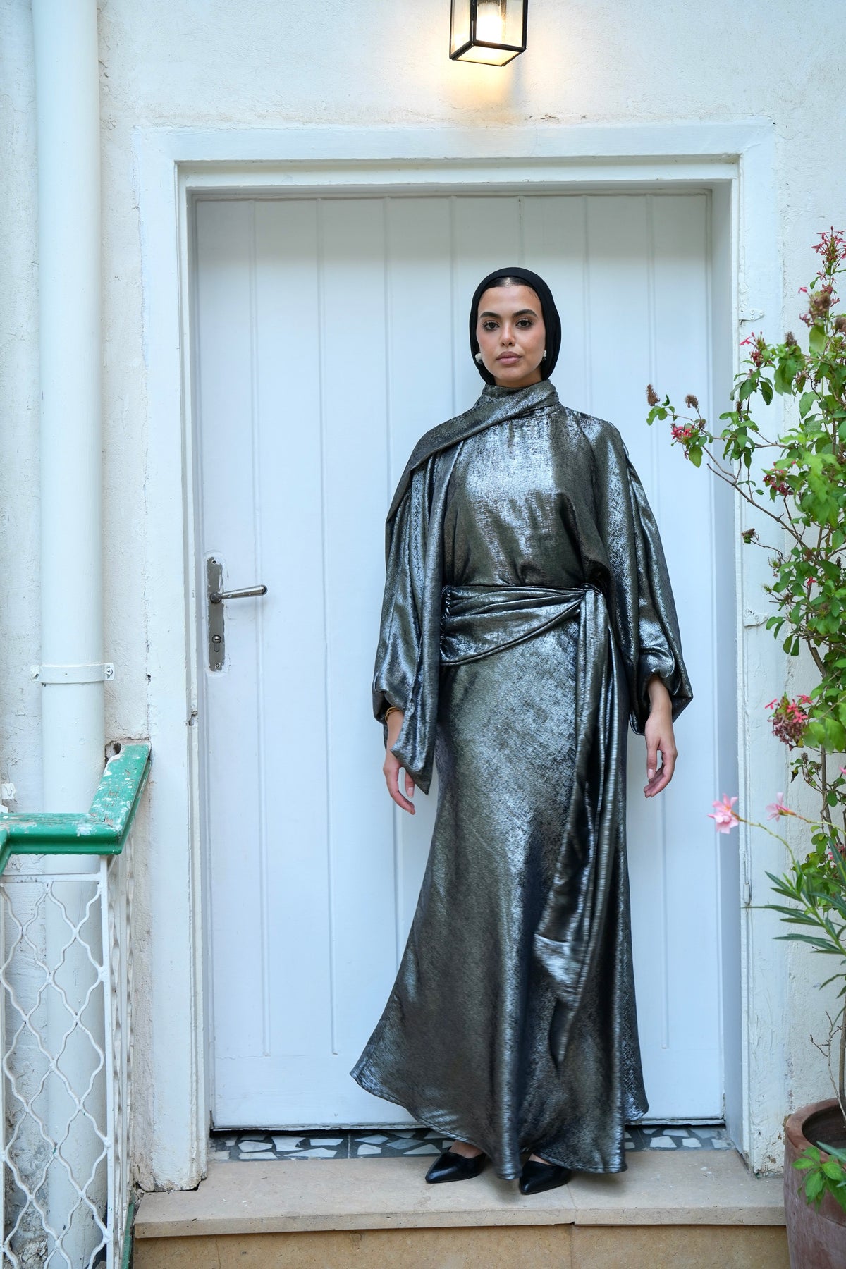 Naya Shimmer Wrap Set in Dark Grey