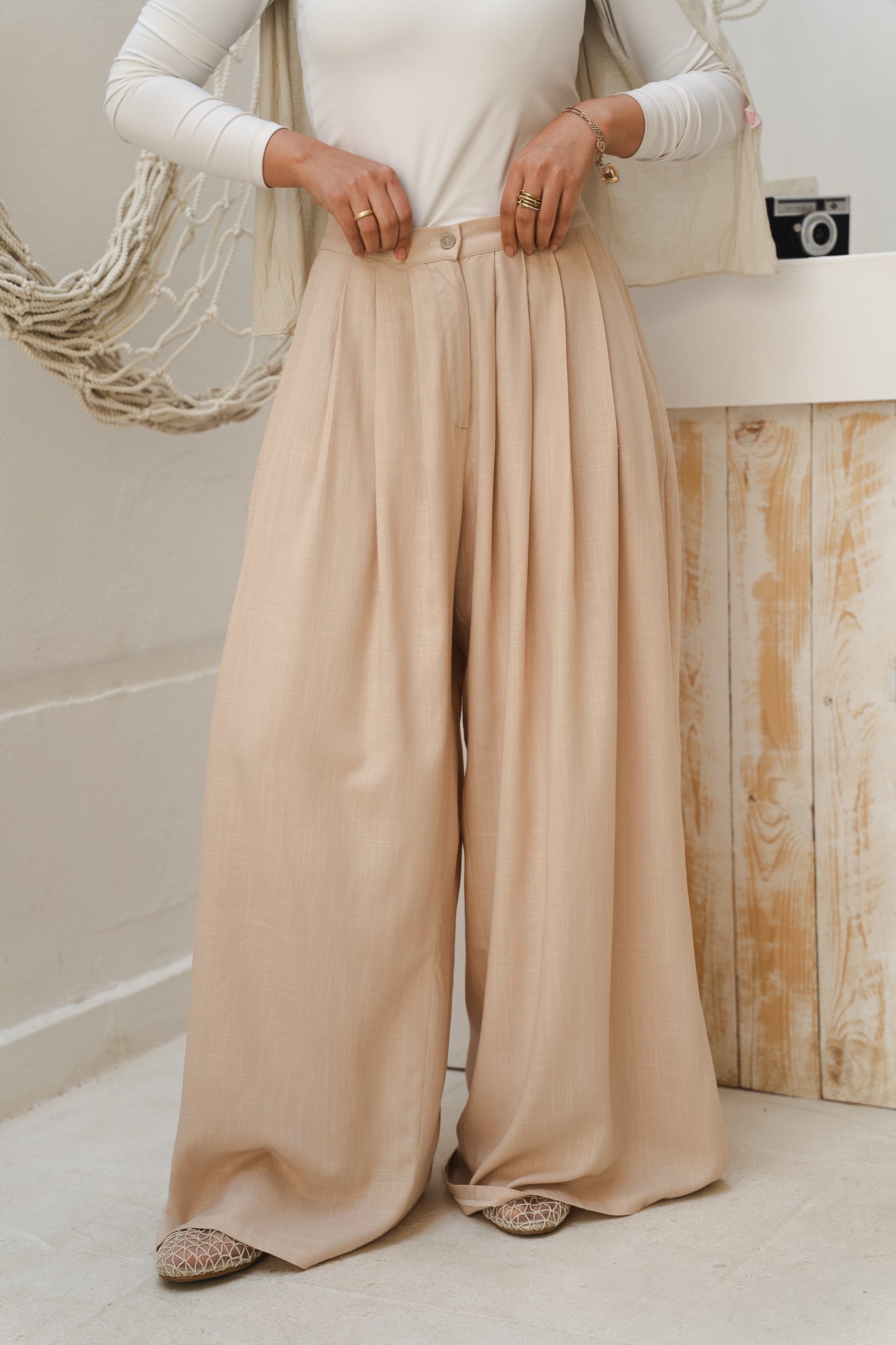 Day Light Pleated Linen Pants in Beige