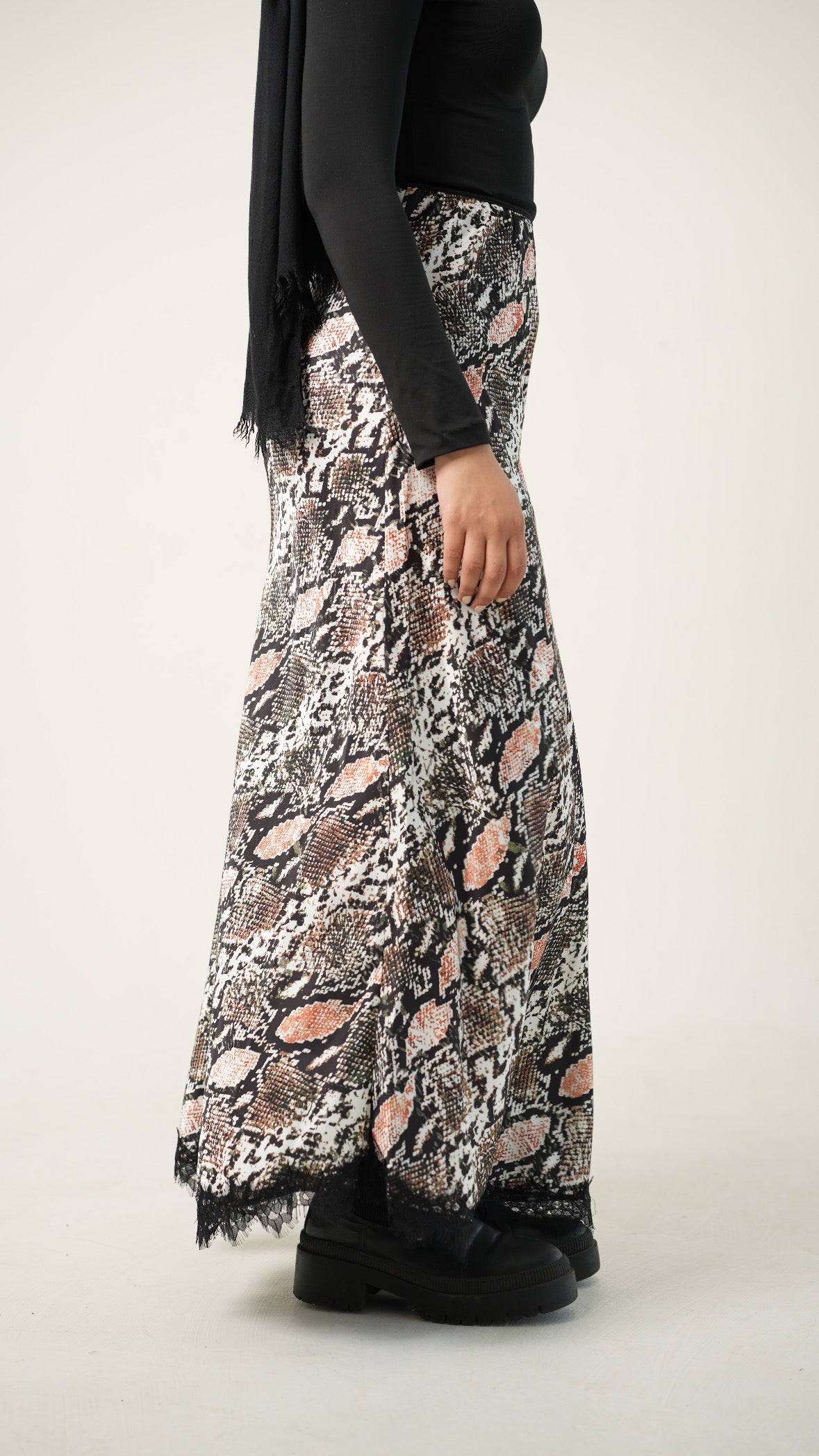 Lizard lace skirt