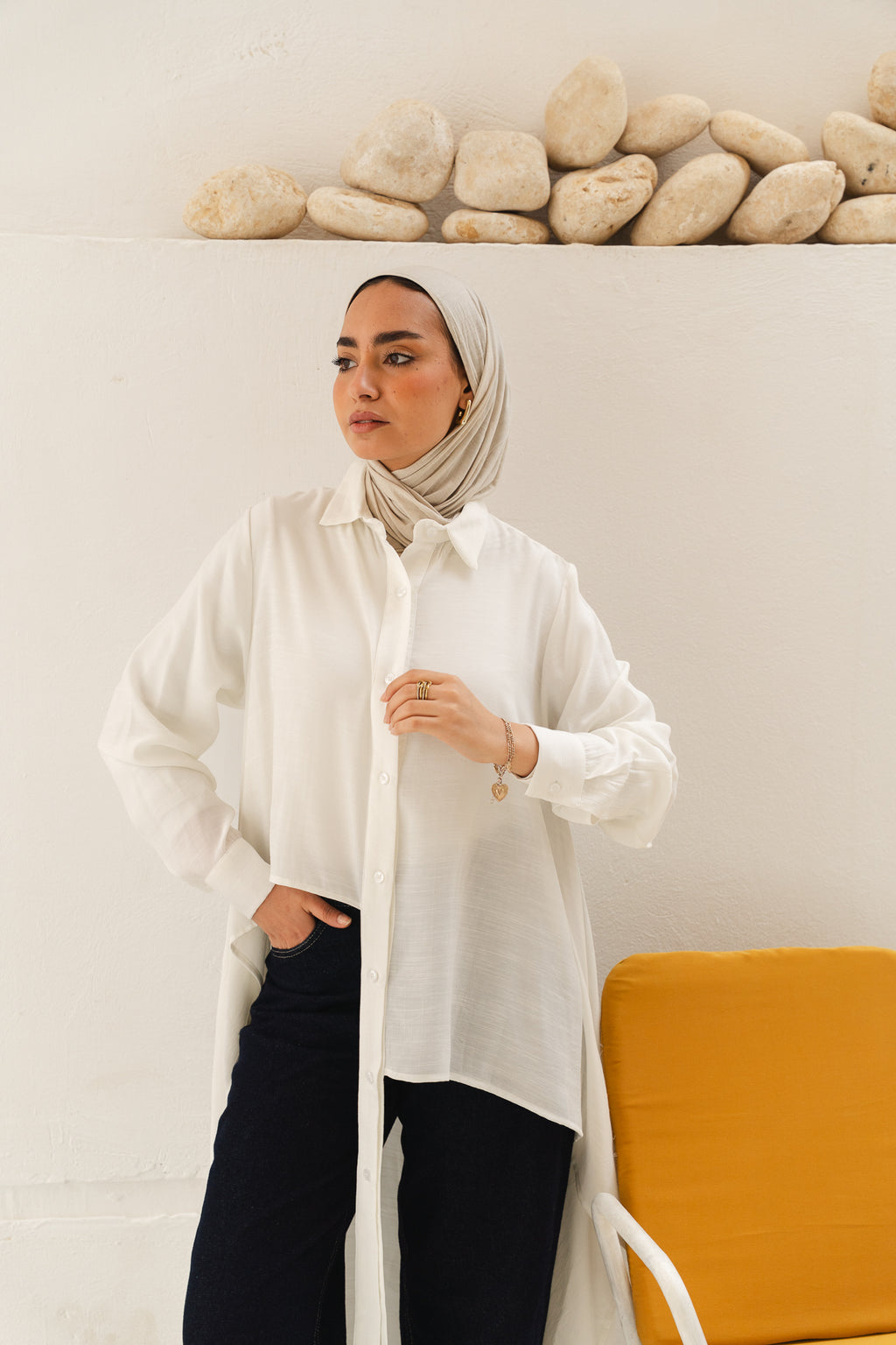 All Around Asymmetric Top in White