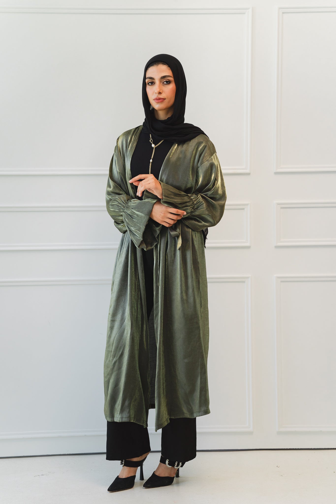 Layal shimmery kimono in Olive