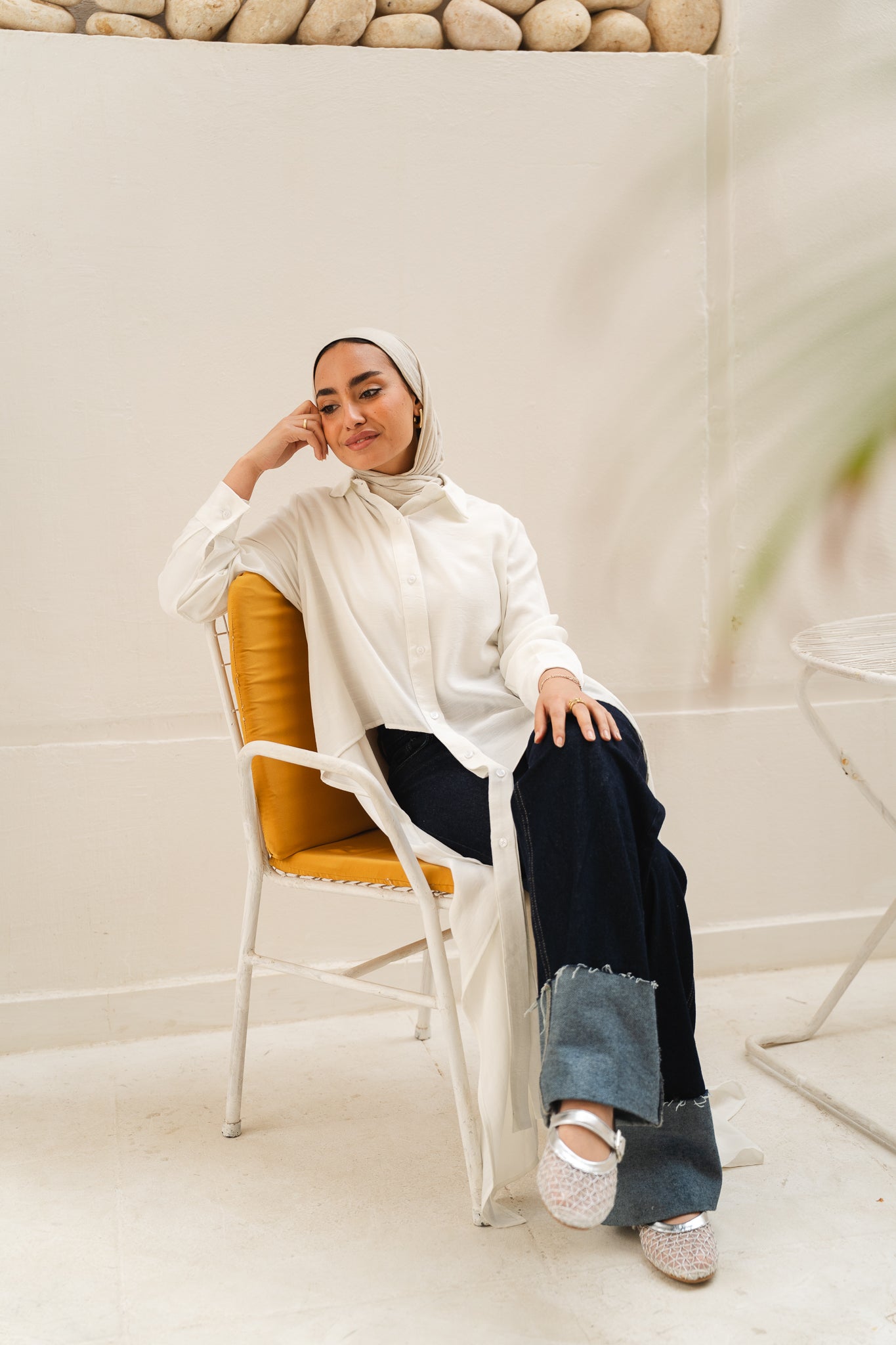 All Around Asymmetric Top in White