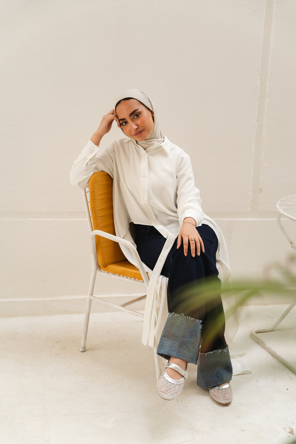 All Around Asymmetric Top in White
