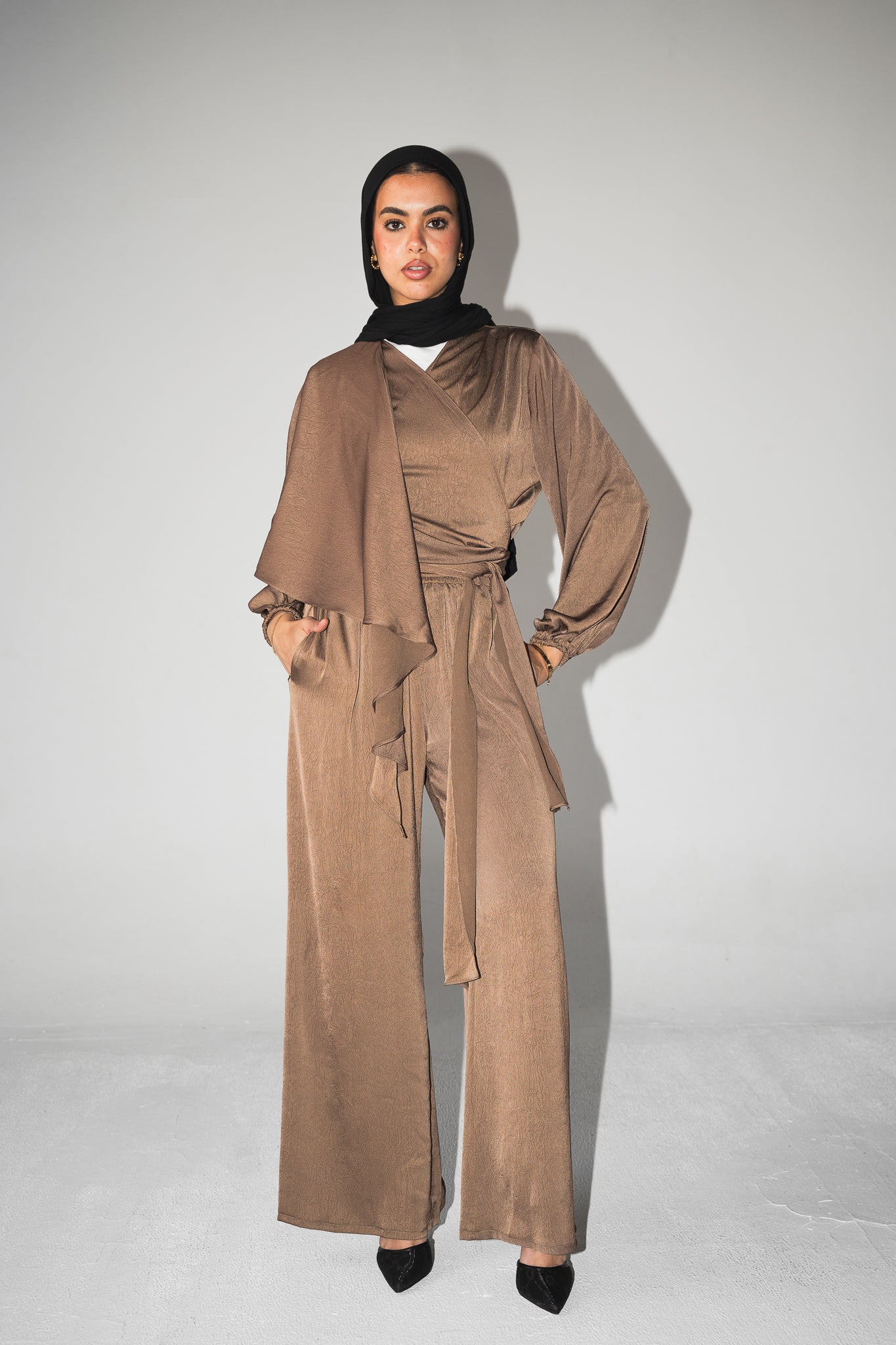Nayomi Satin Wrap Set in Brown