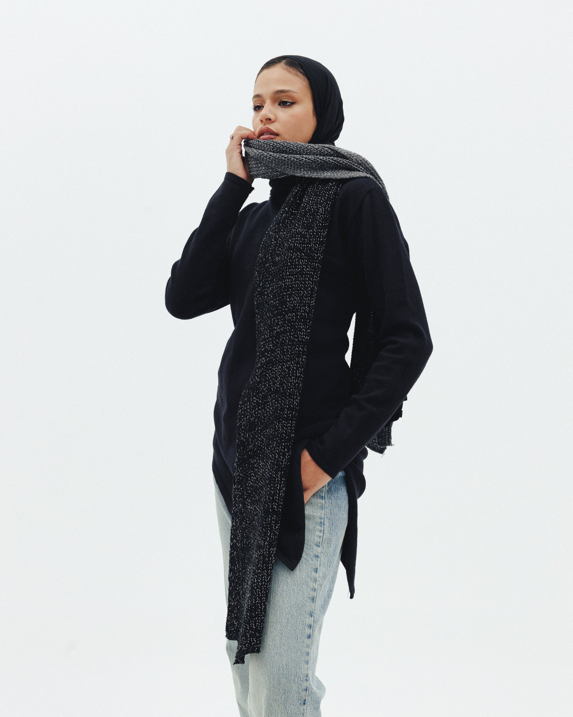 Shimmer Blend Knit Scarf in Black x Grey