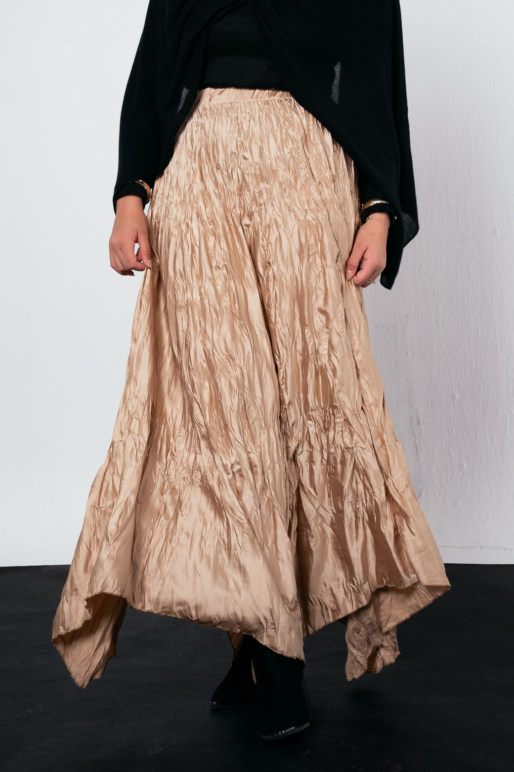 Anne Crushed skirt in Golden beige