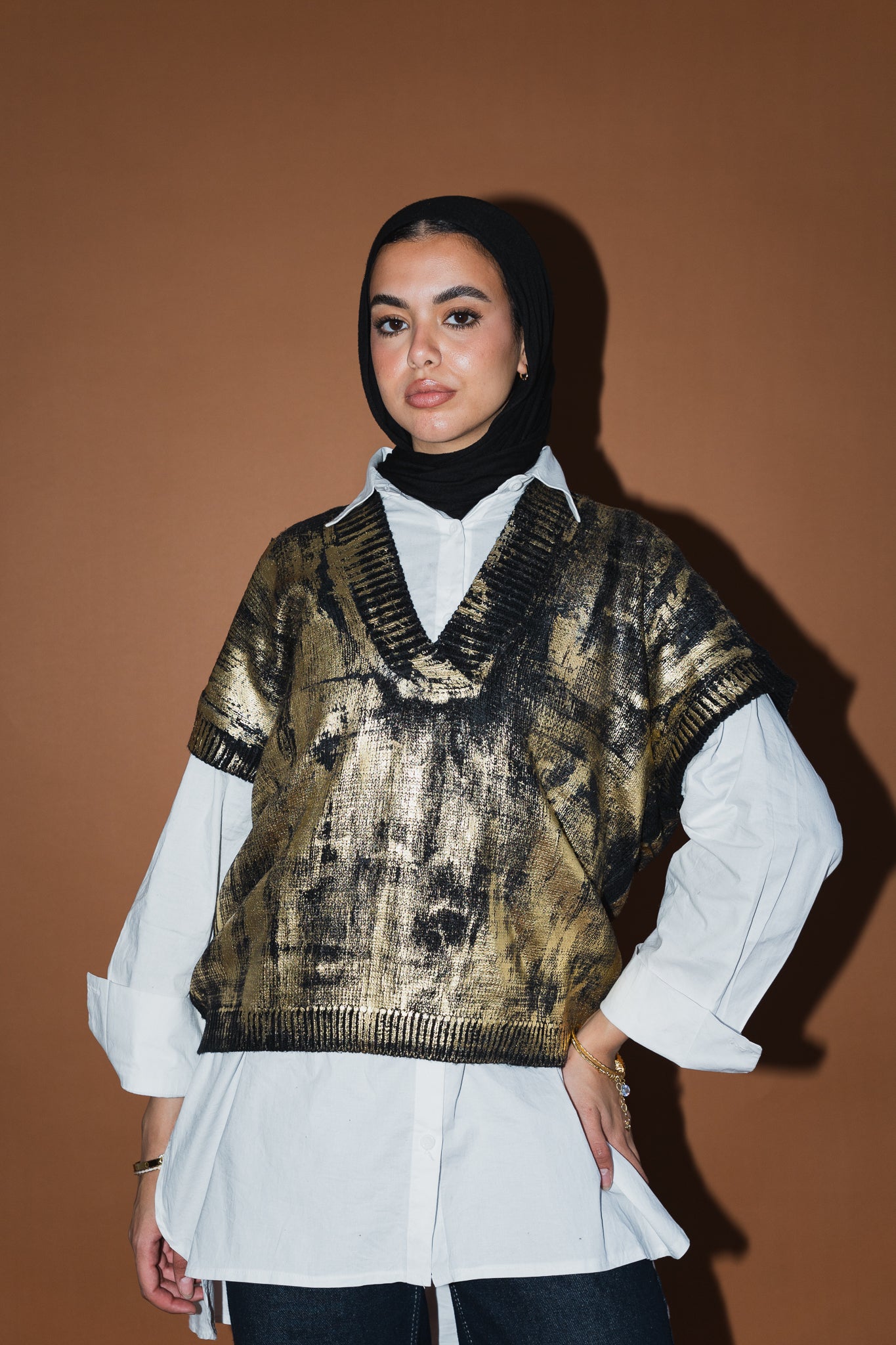 Gold Melted Knit vest in Black ( Limited edition )