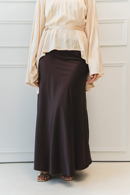 Satin skirt in brown