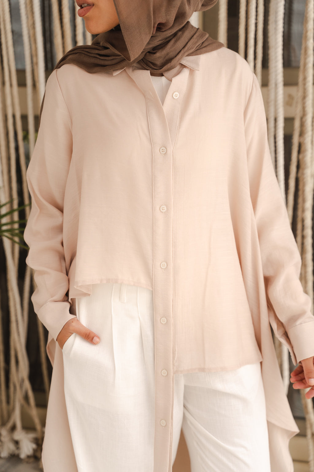 Light Walks Linen Pants in White