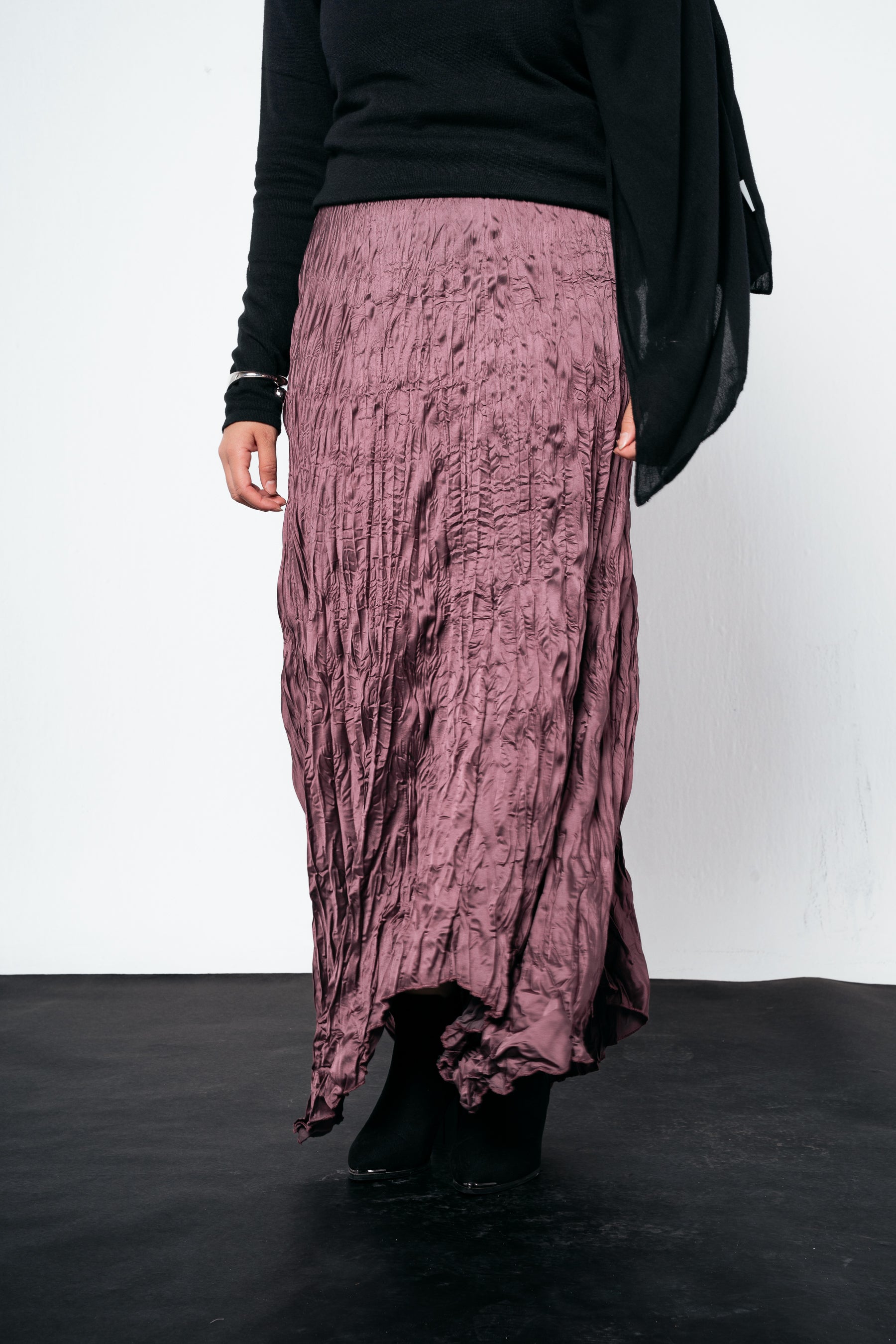 Anne Crushed skirt in Mauve wine