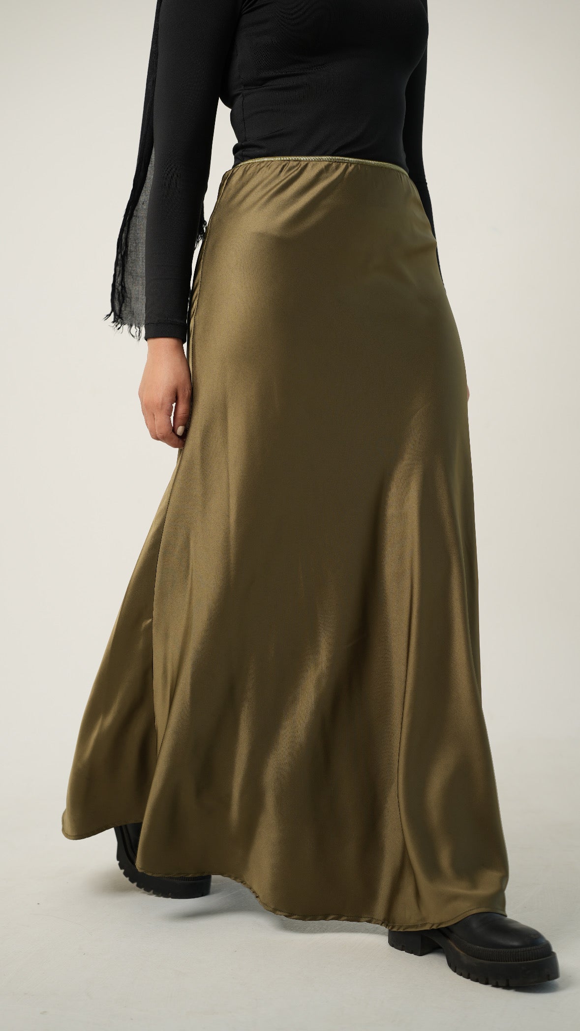 Satin skirt in olive