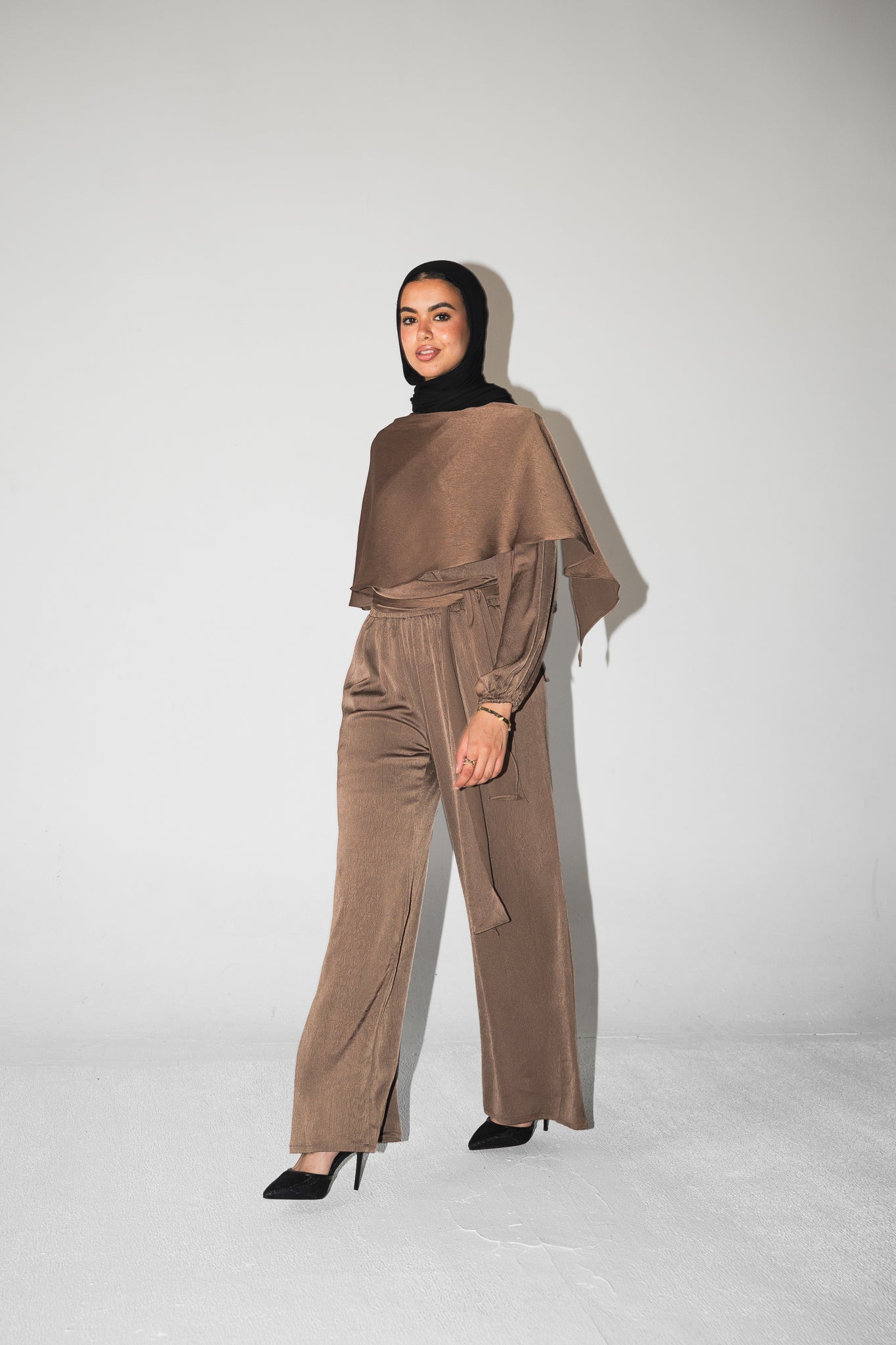 Nayomi Satin Wrap Set in Brown