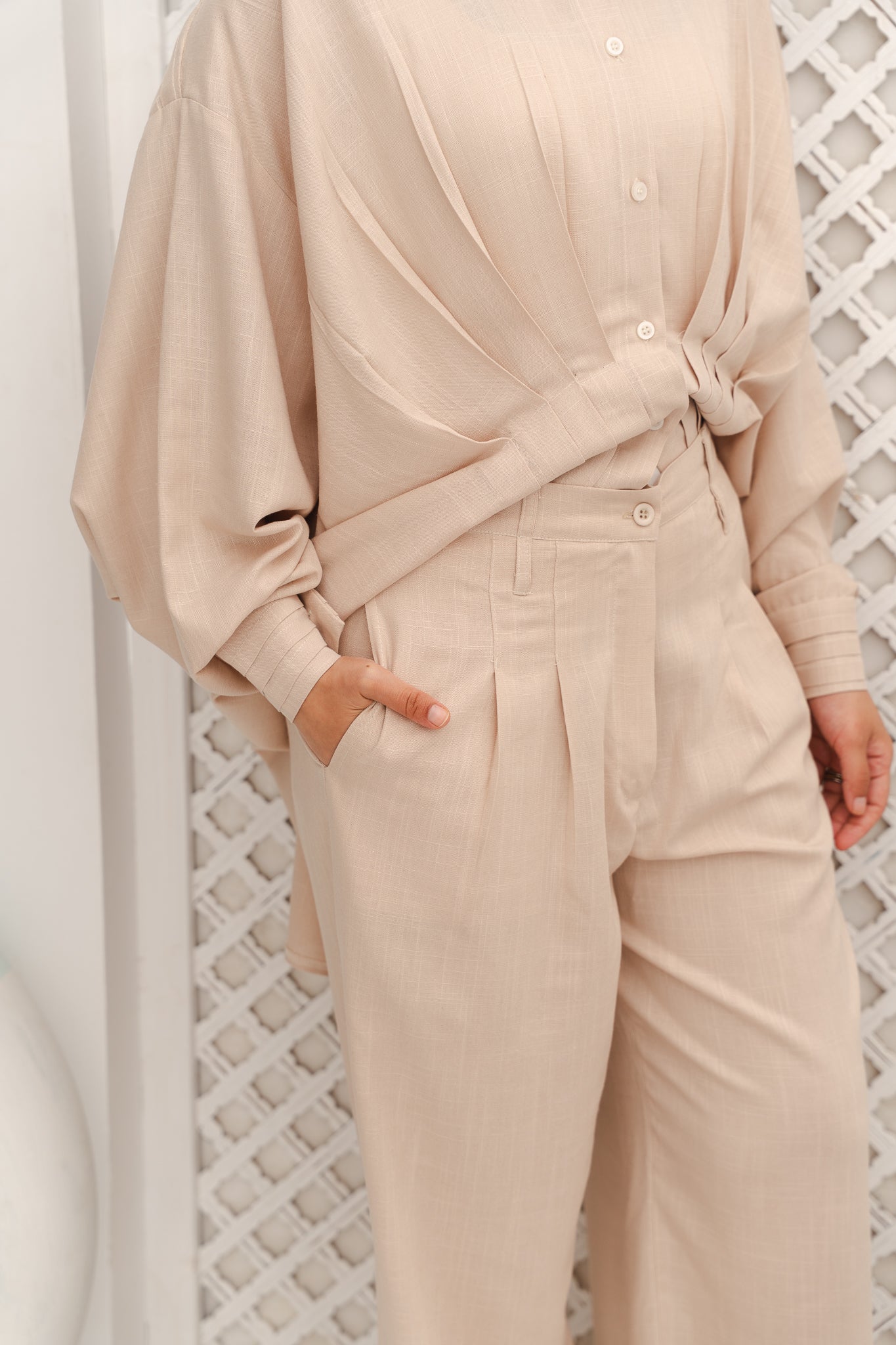 Light Walks Linen Pants in Beige