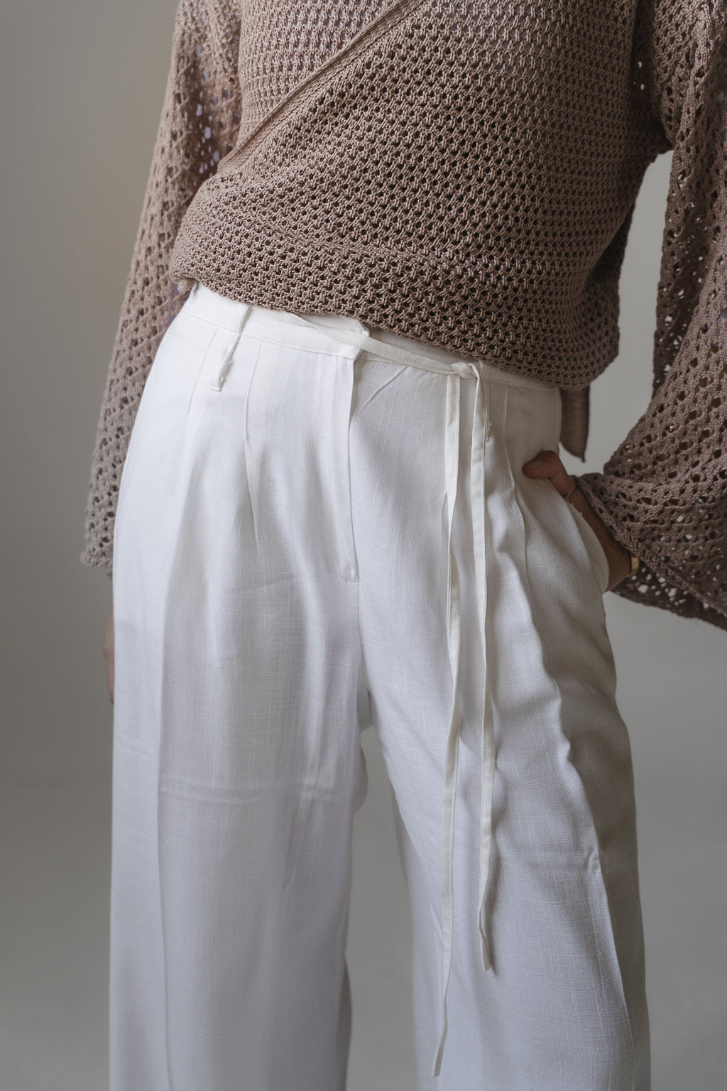 Light Walks Linen Pants in White