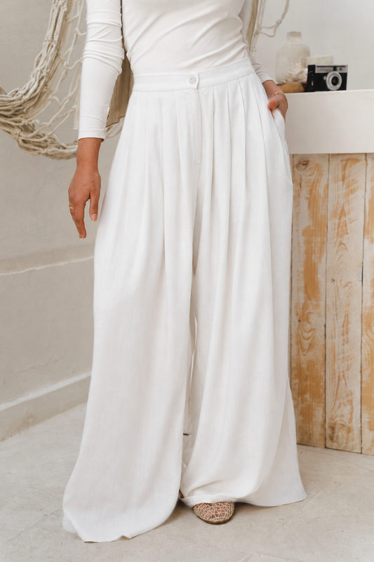 Day Light Pleated Linen Pants in White