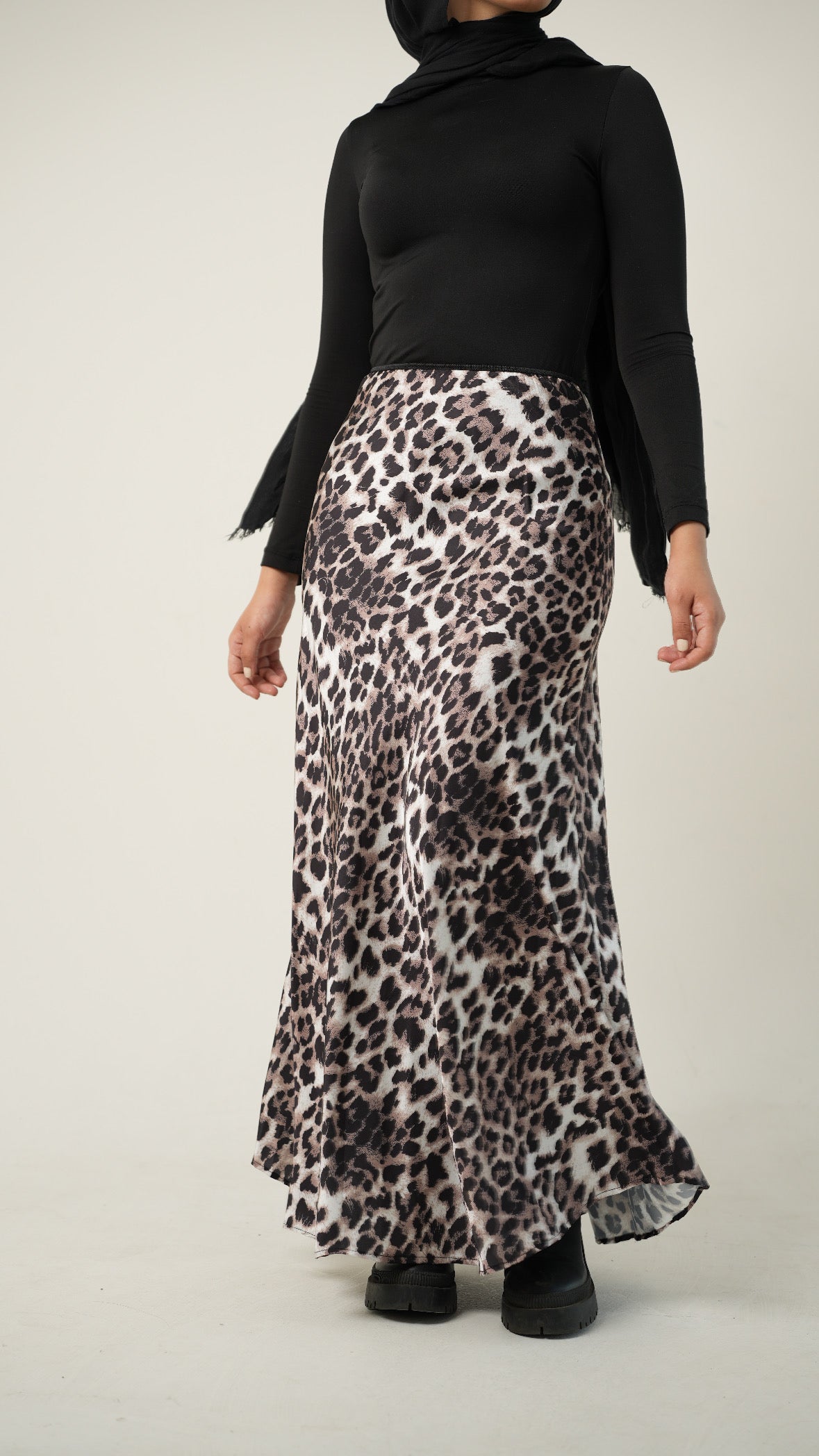 Greige leo skirt