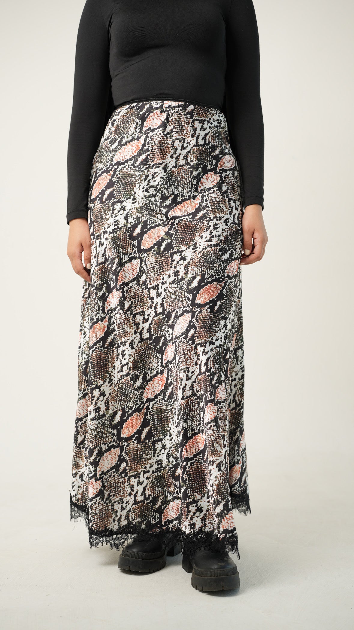 Lizard lace skirt