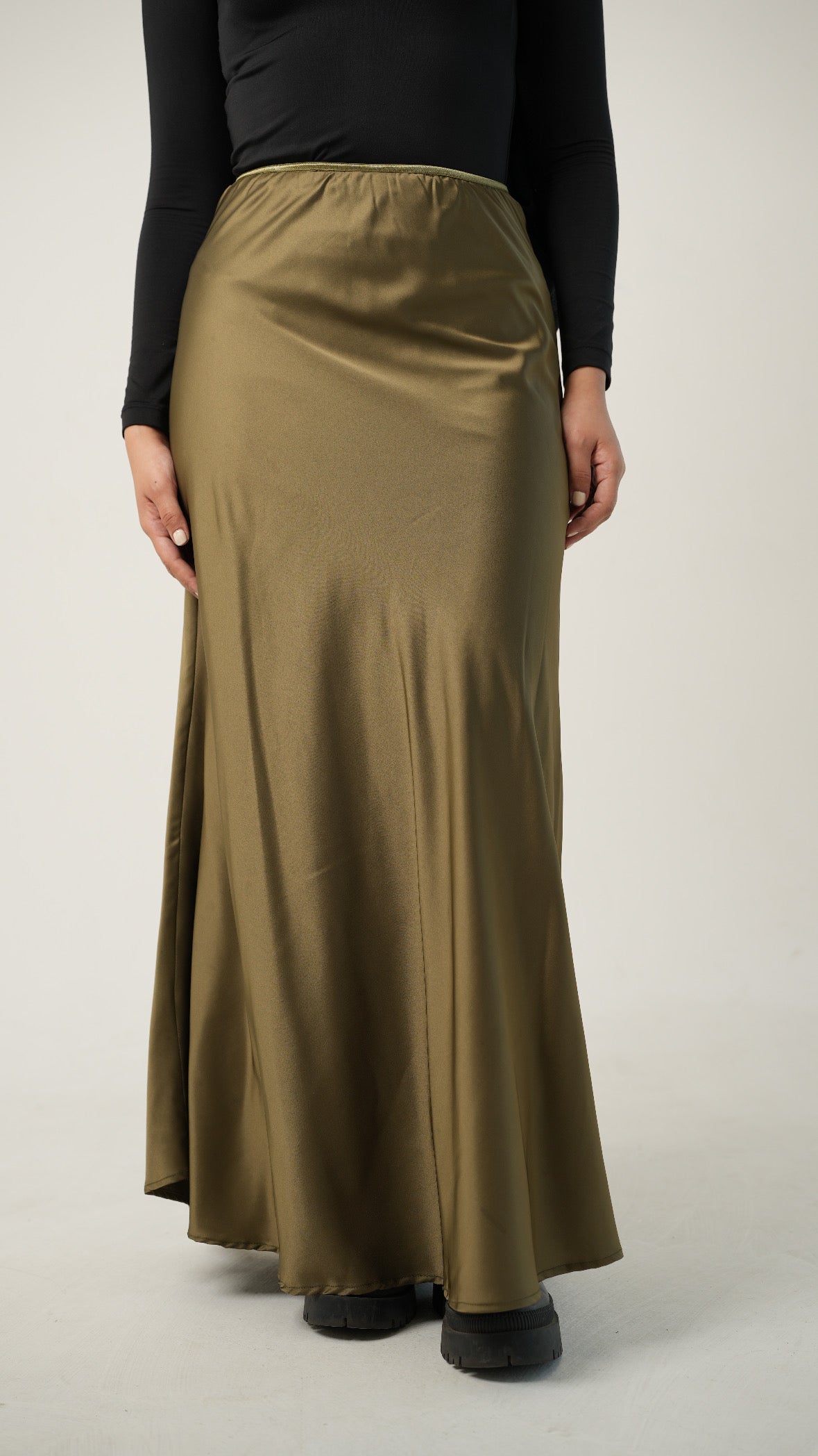 Satin skirt in olive