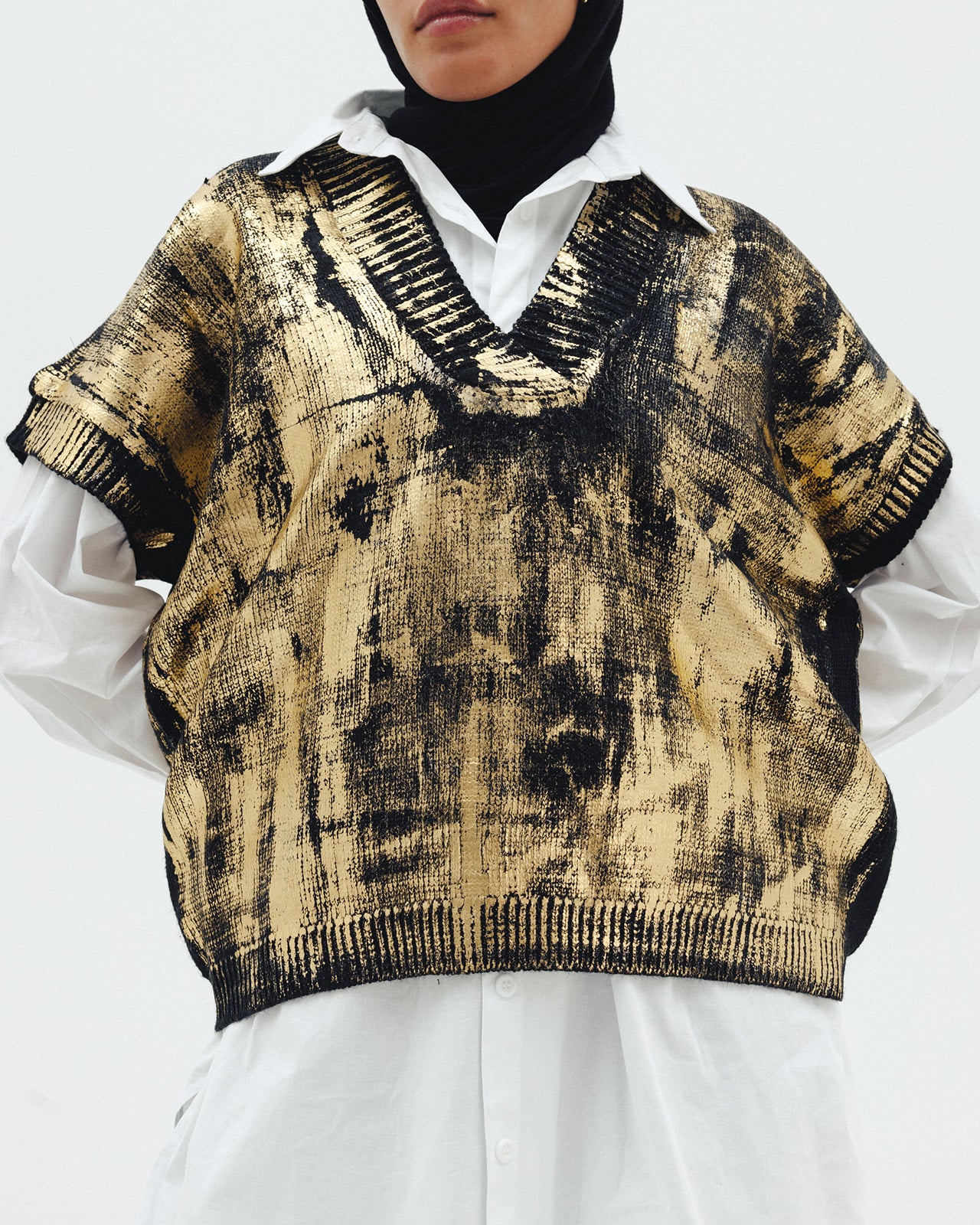 Gold Melted Knit vest in Black ( Limited edition )