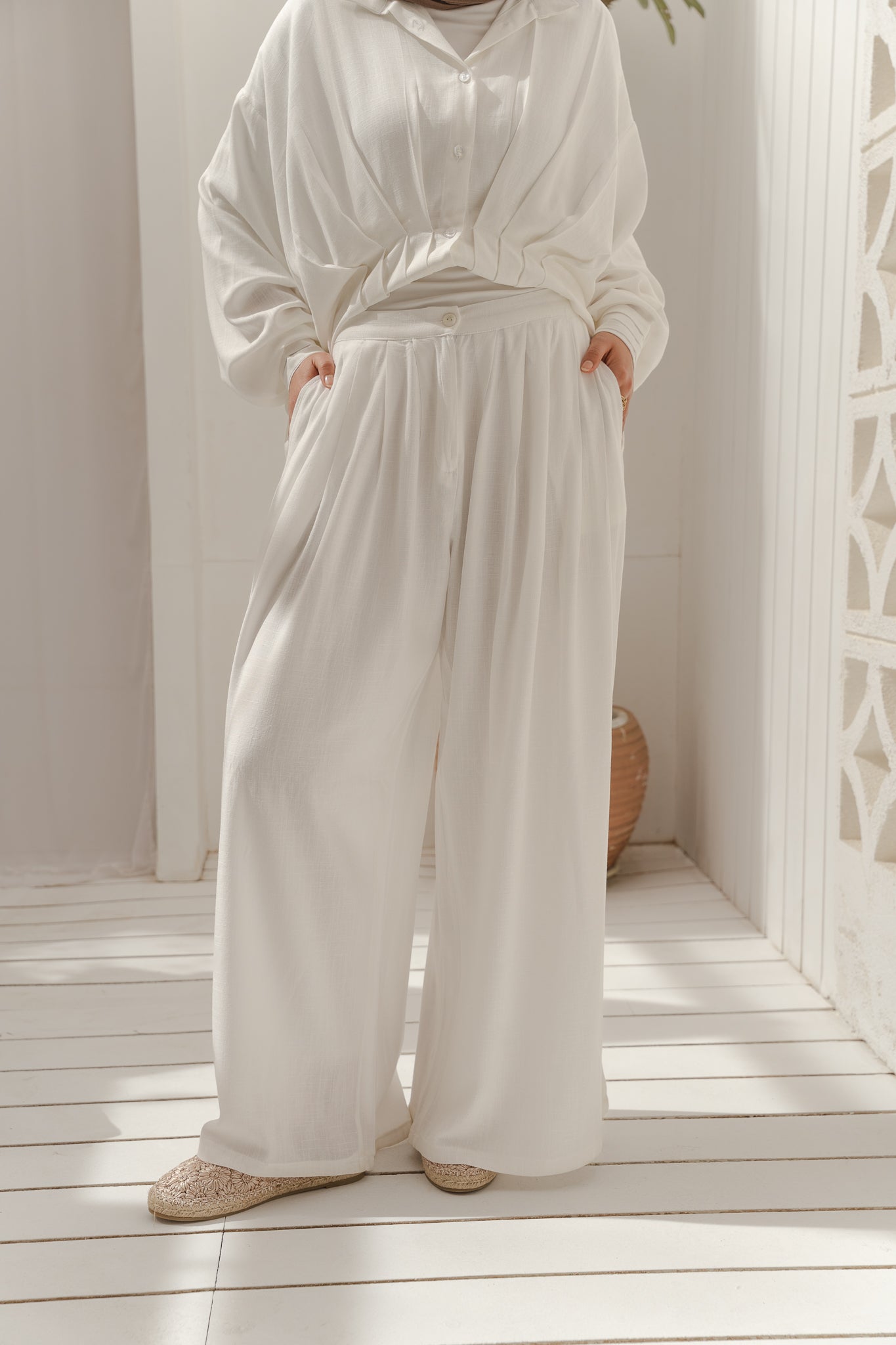 Day Light Pleated Linen Pants in White