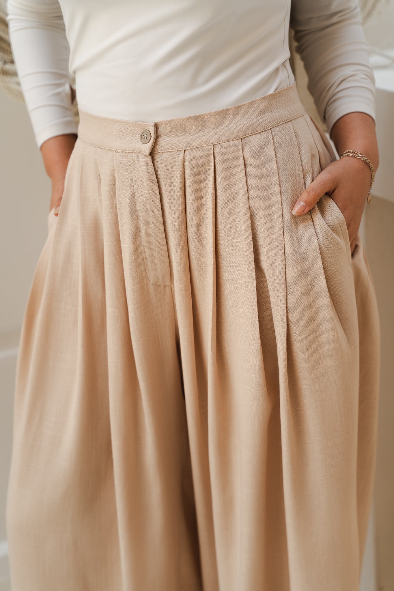 Day Light Pleated Linen Pants in Beige