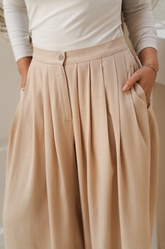 Day Light Pleated Linen Pants in Beige