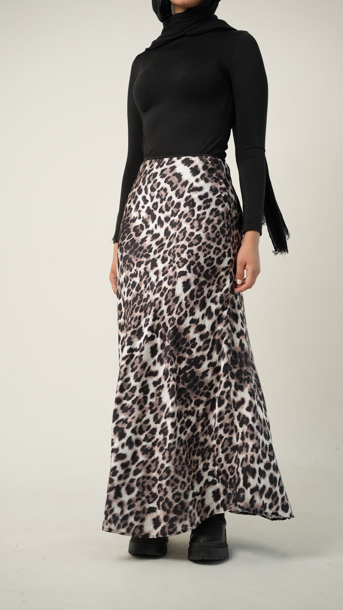 Greige leo skirt