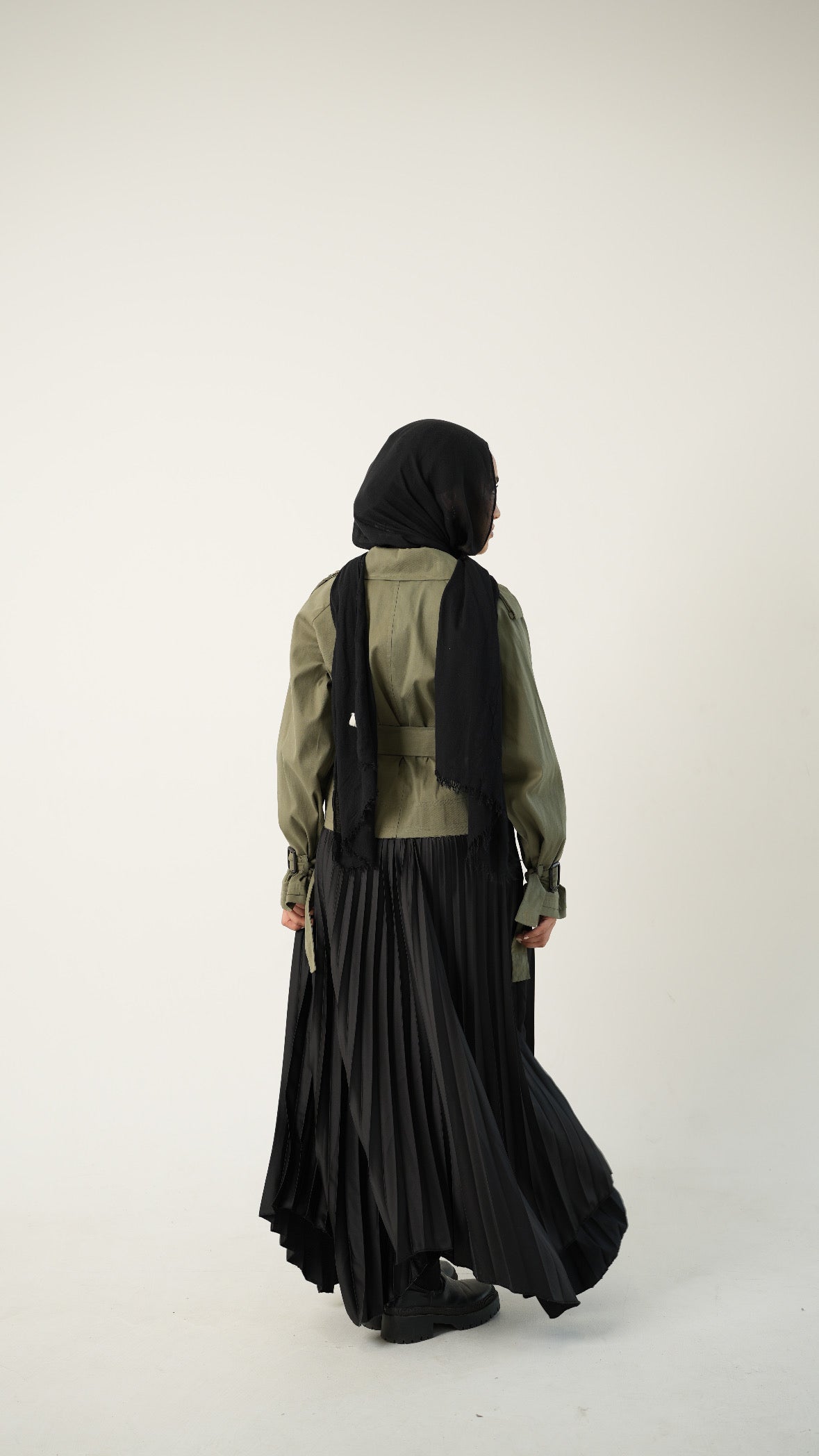 Cropped trench coat in Olive