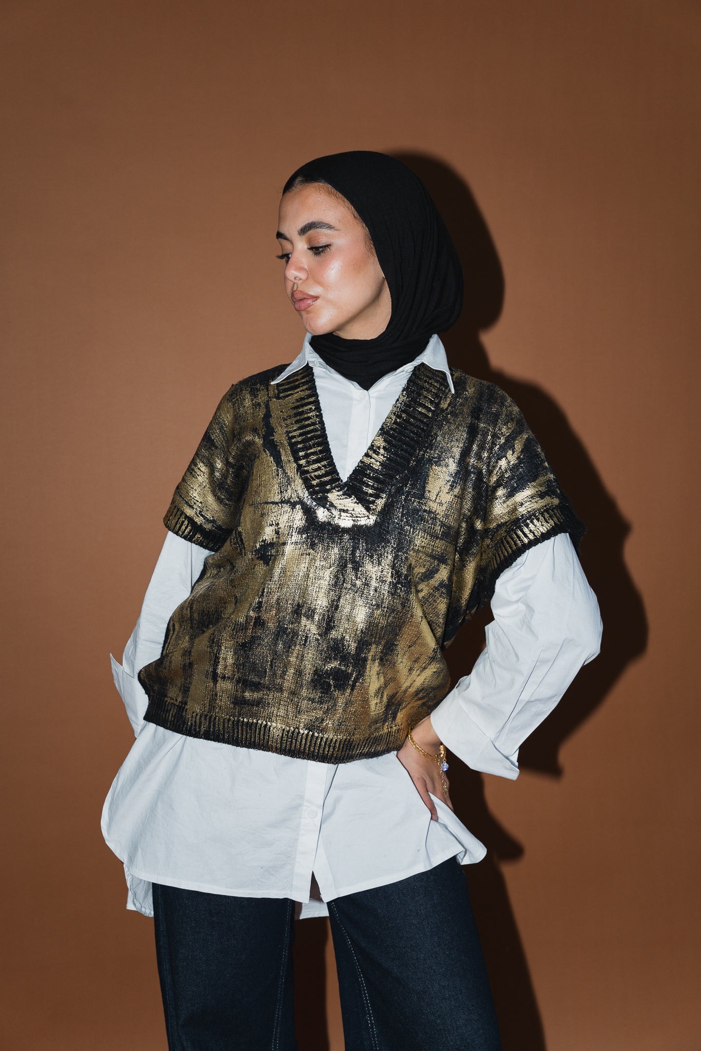 Gold Melted Knit vest in Black ( Limited edition )