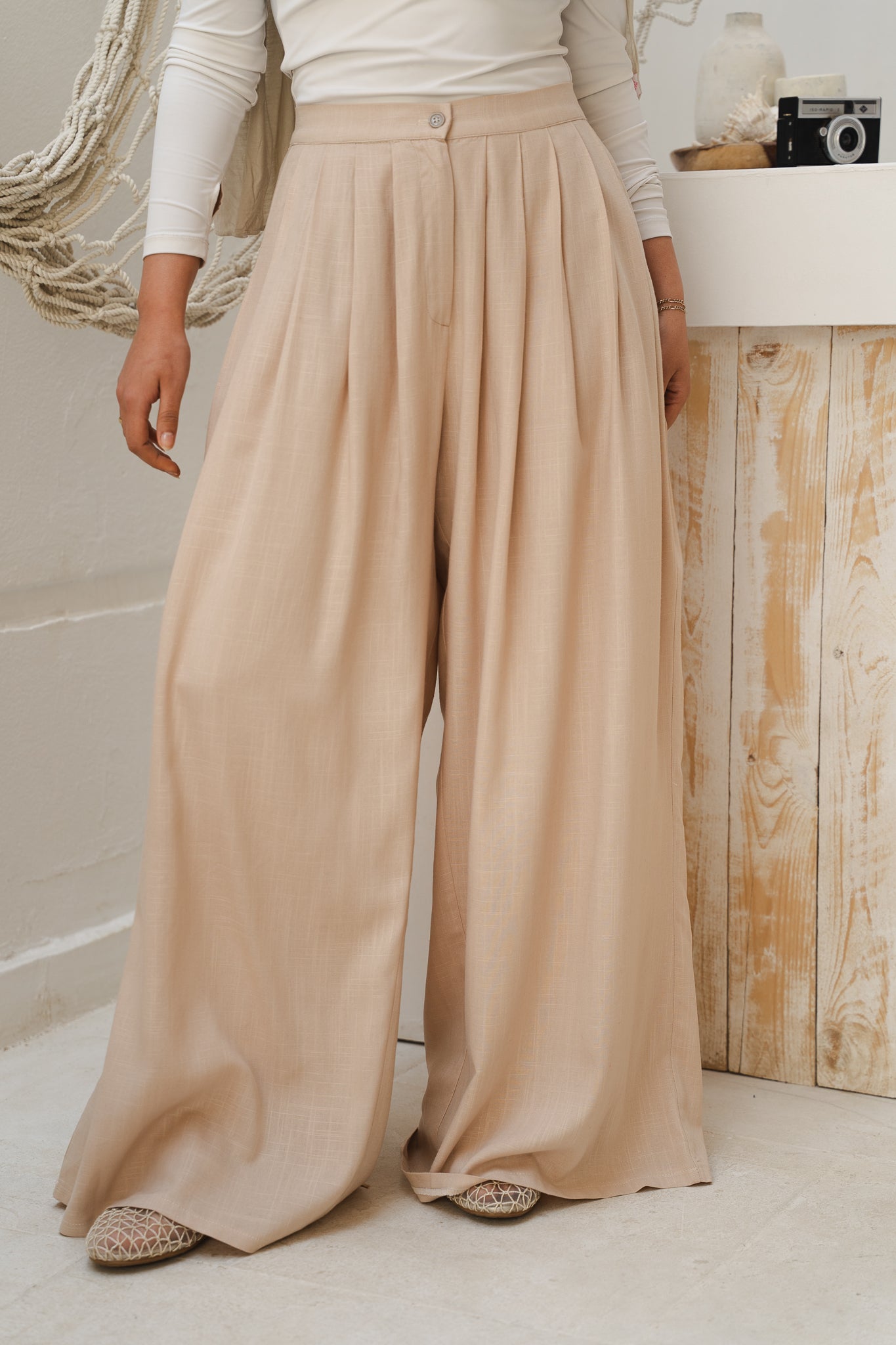 Day Light Pleated Linen Pants in Beige