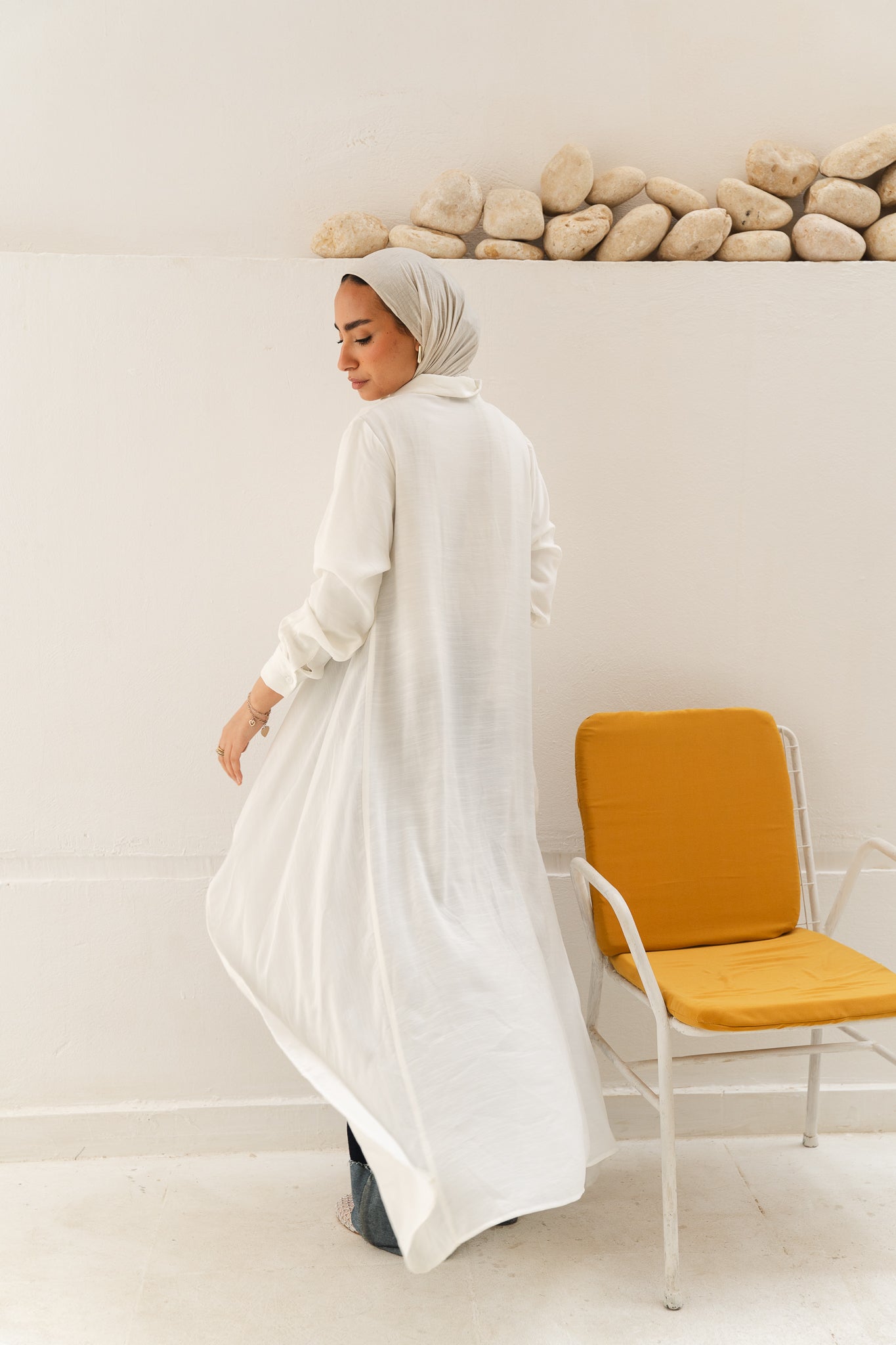 All Around Asymmetric Top in White