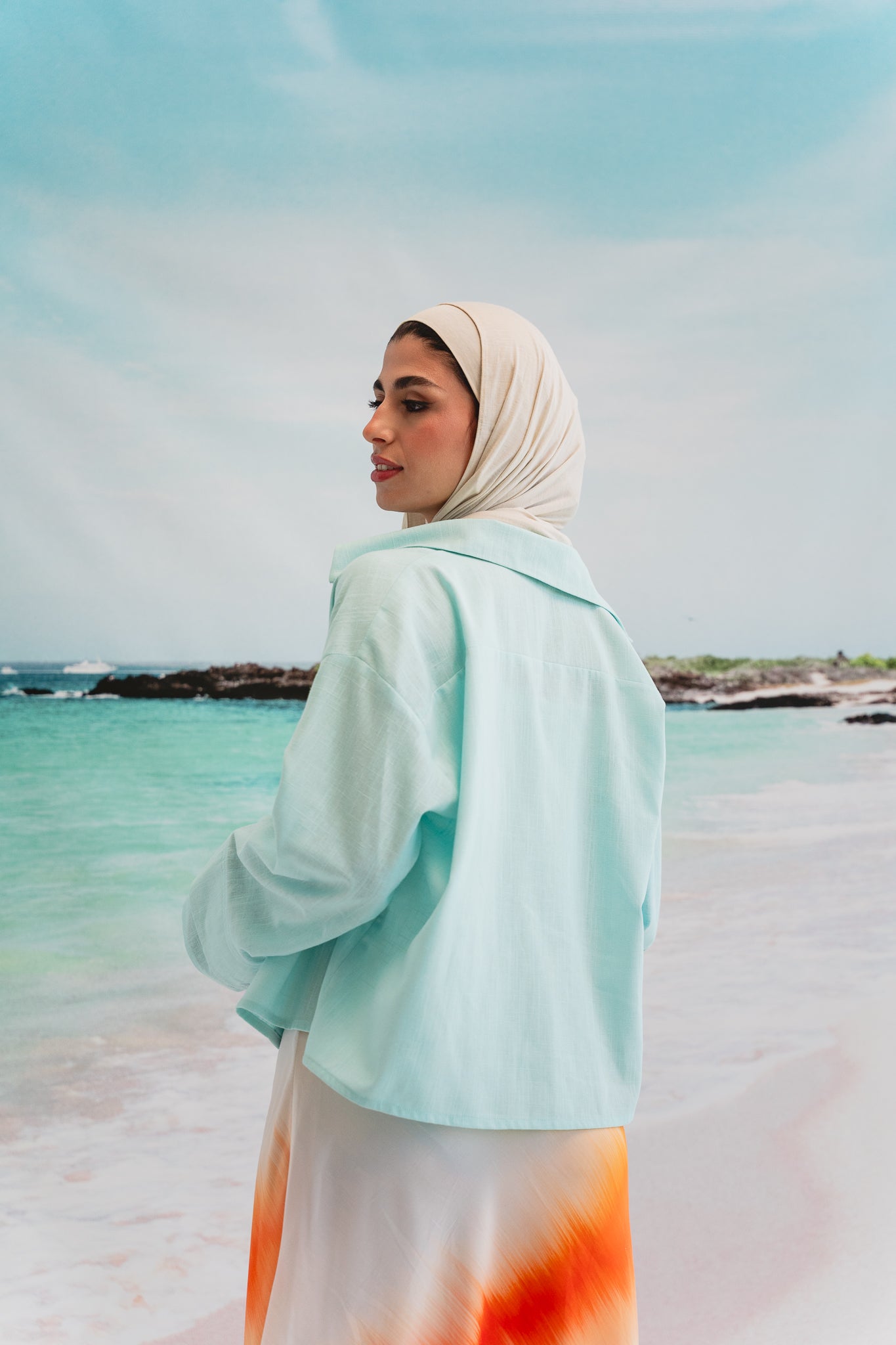Pastel cloud cropped shirt in Aqua