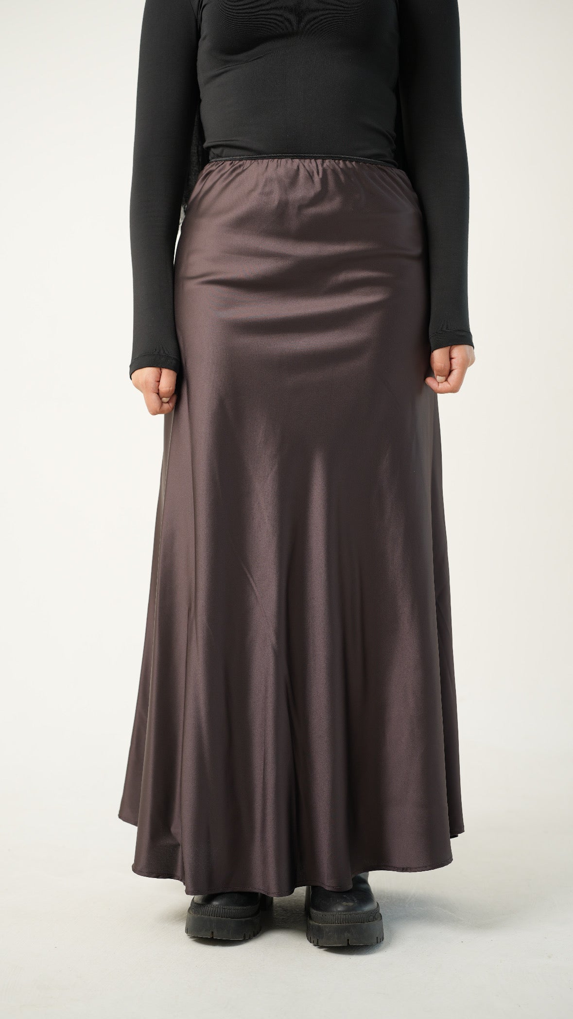 Satin skirt in brown