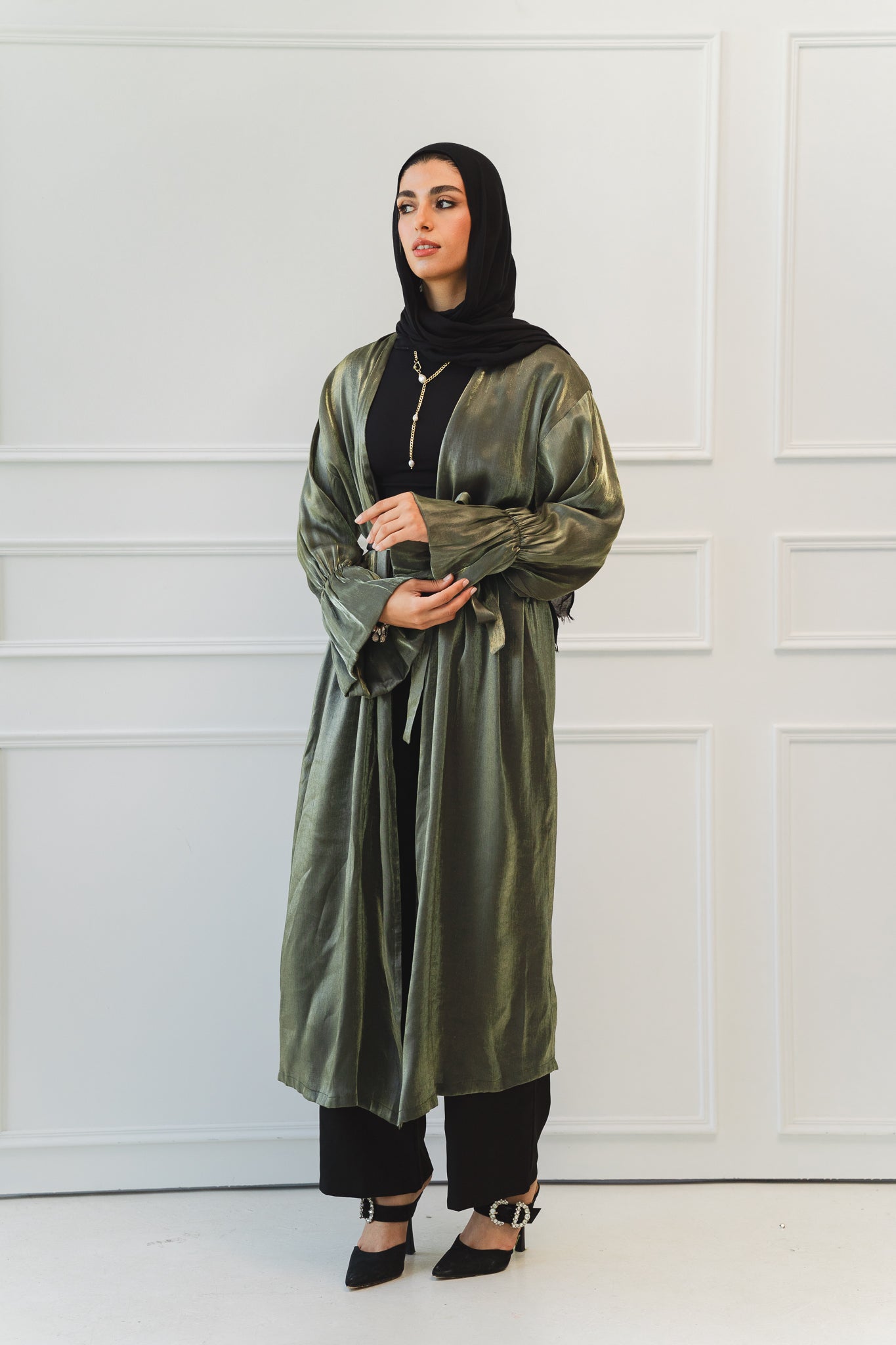 Layal shimmery kimono in Olive