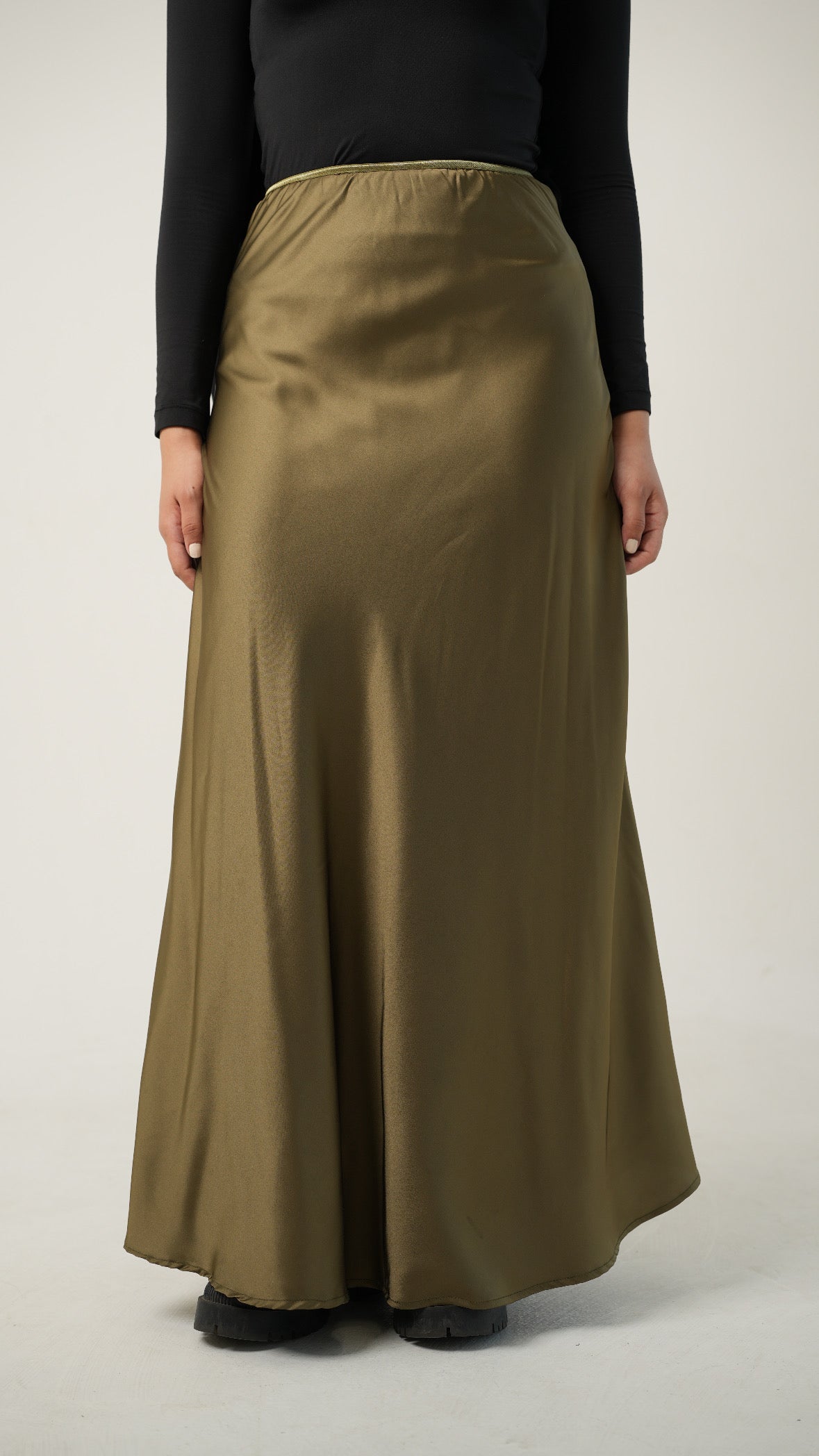 Satin skirt in olive