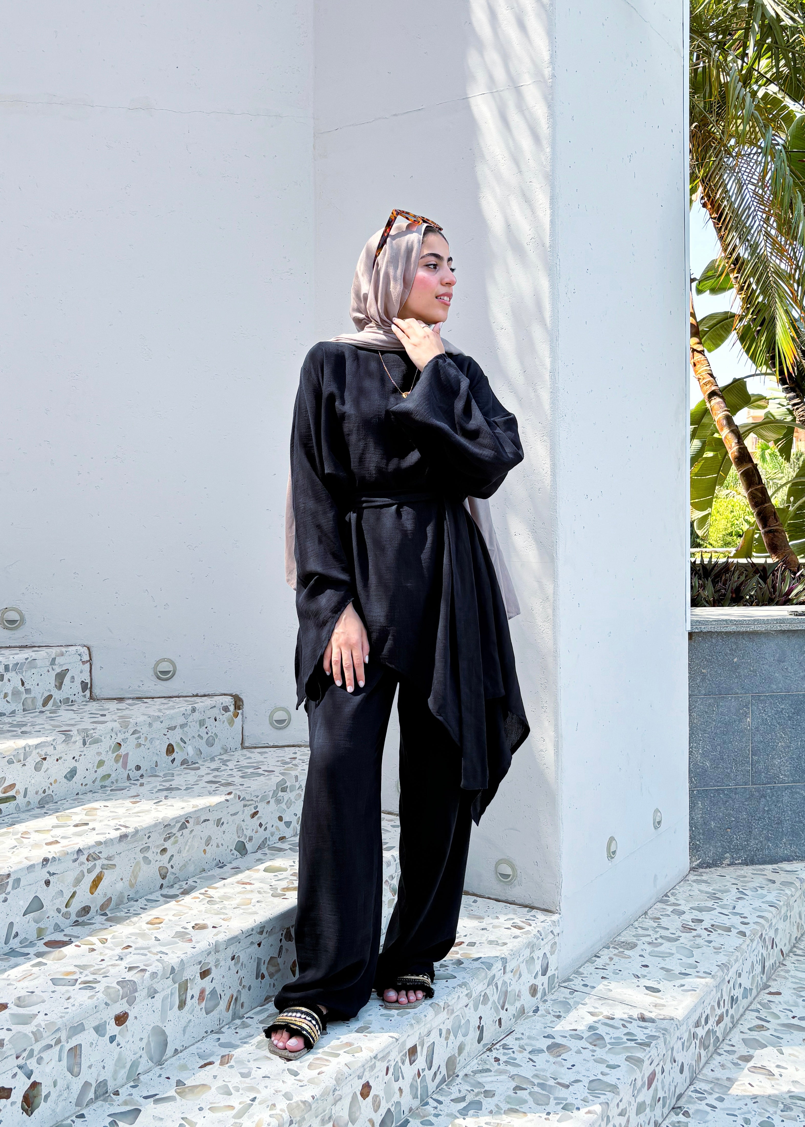 Ella asymmetrical SET in black