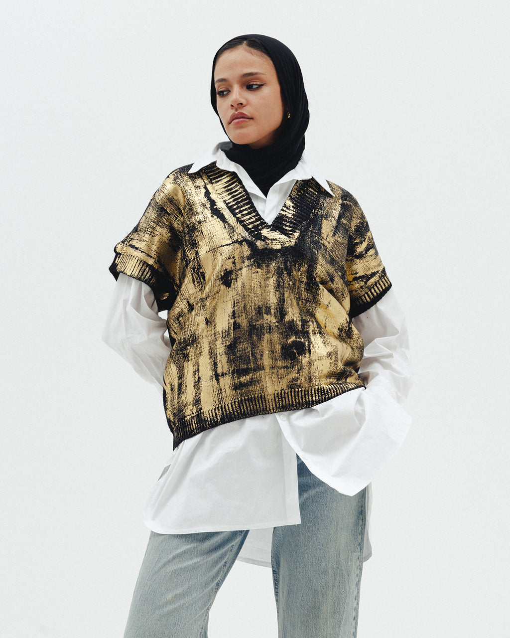Gold Melted Knit vest in Black ( Limited edition )