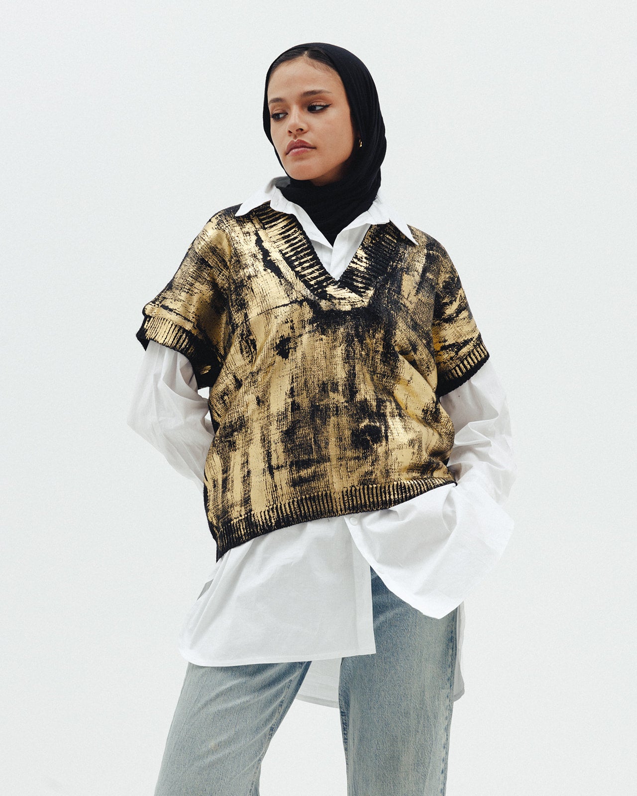 Gold Melted Knit vest in Black ( Limited edition )