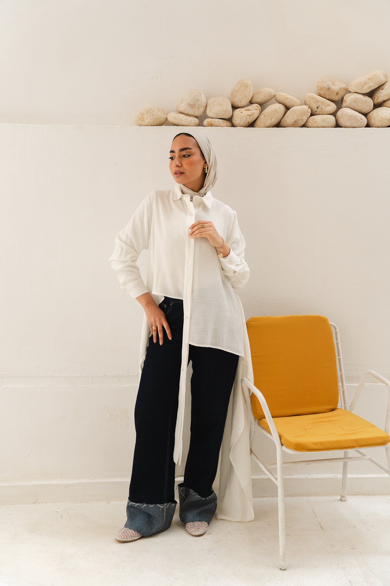 All Around Asymmetric Top in White