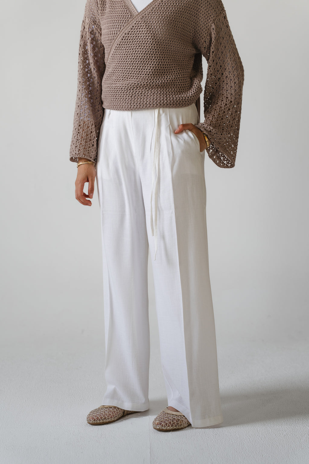 Light Walks Linen Pants in White