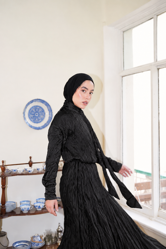 The Anne Top in Black